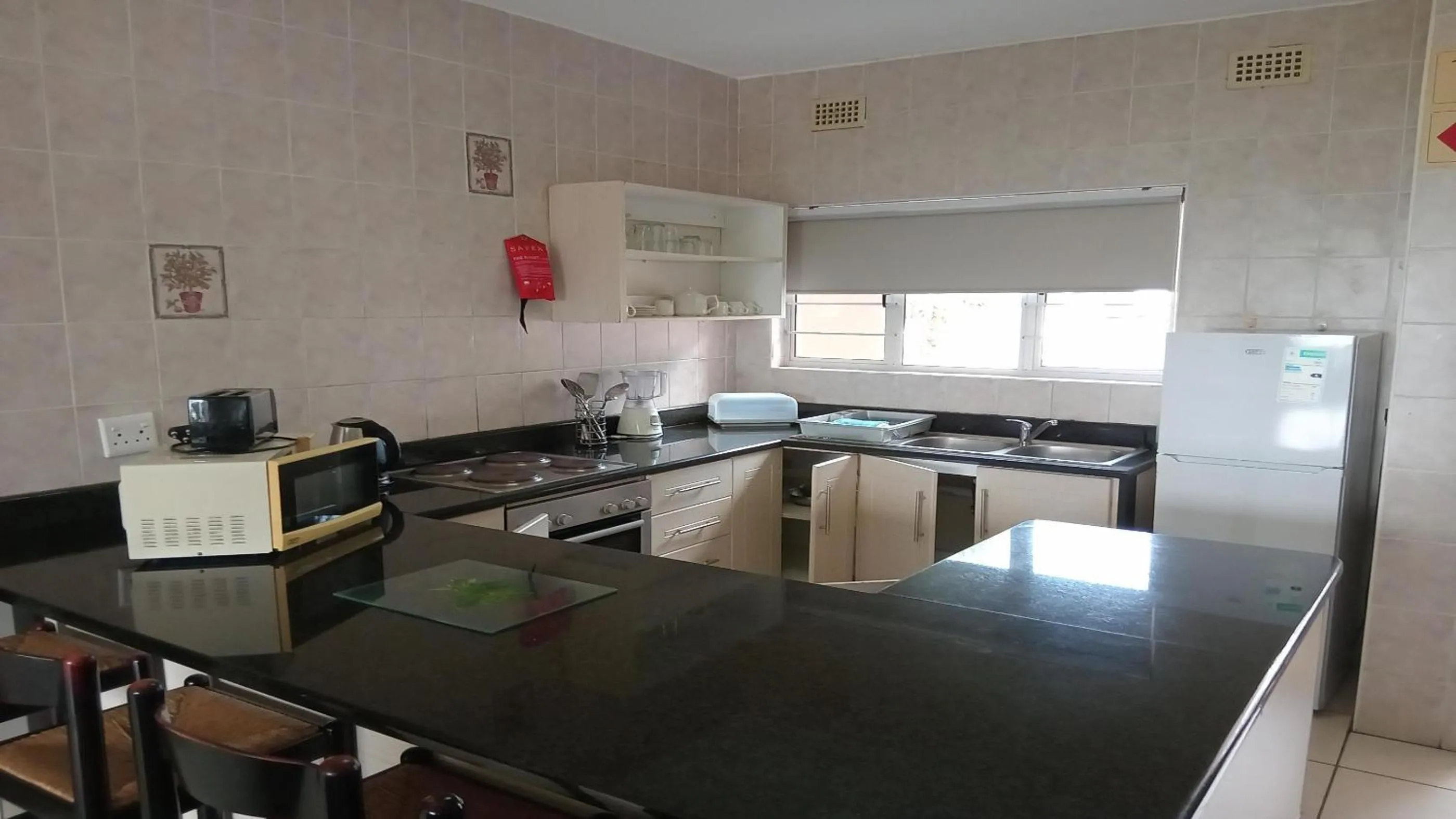 Dining area in Sunrise Beach Resort