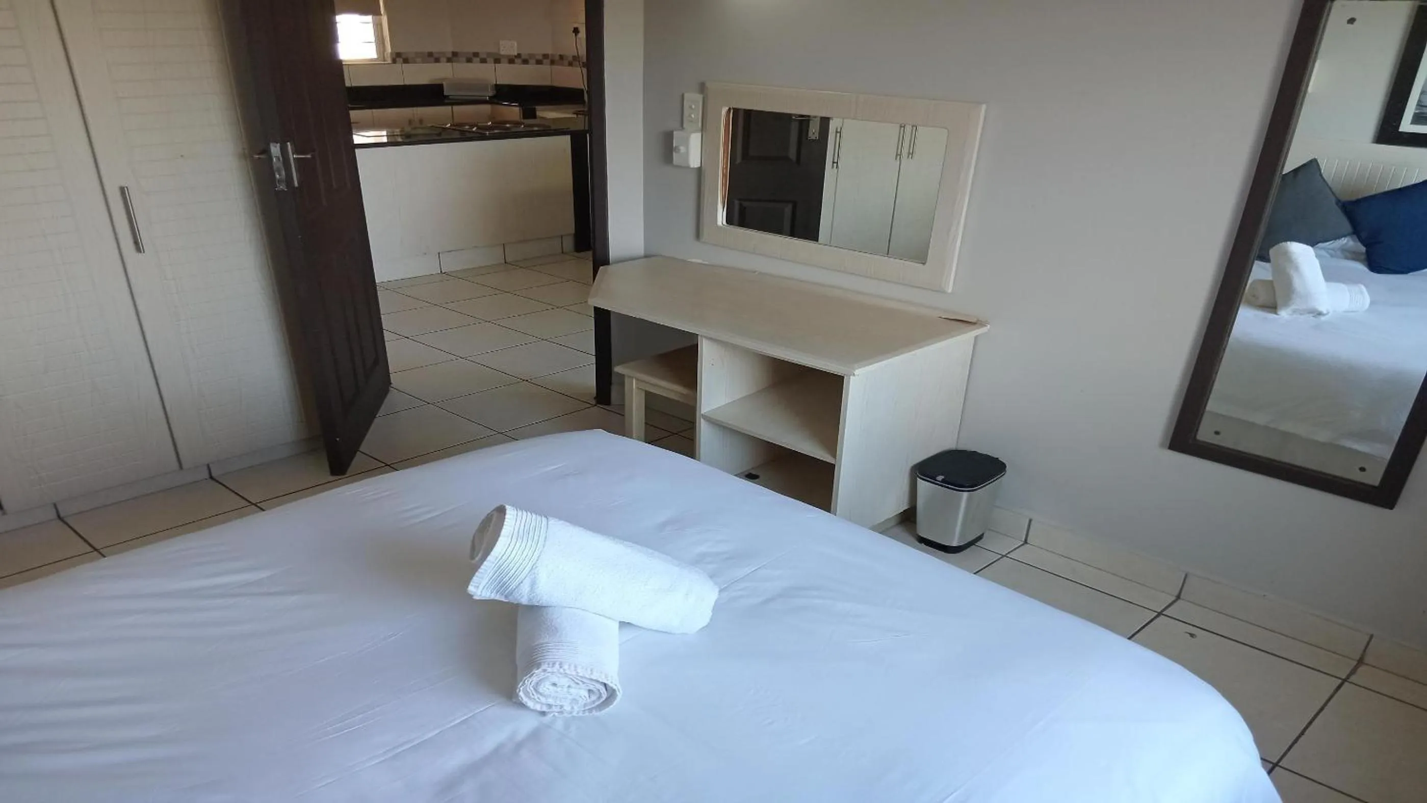 Photo of the whole room, Bed in Sunrise Beach Resort