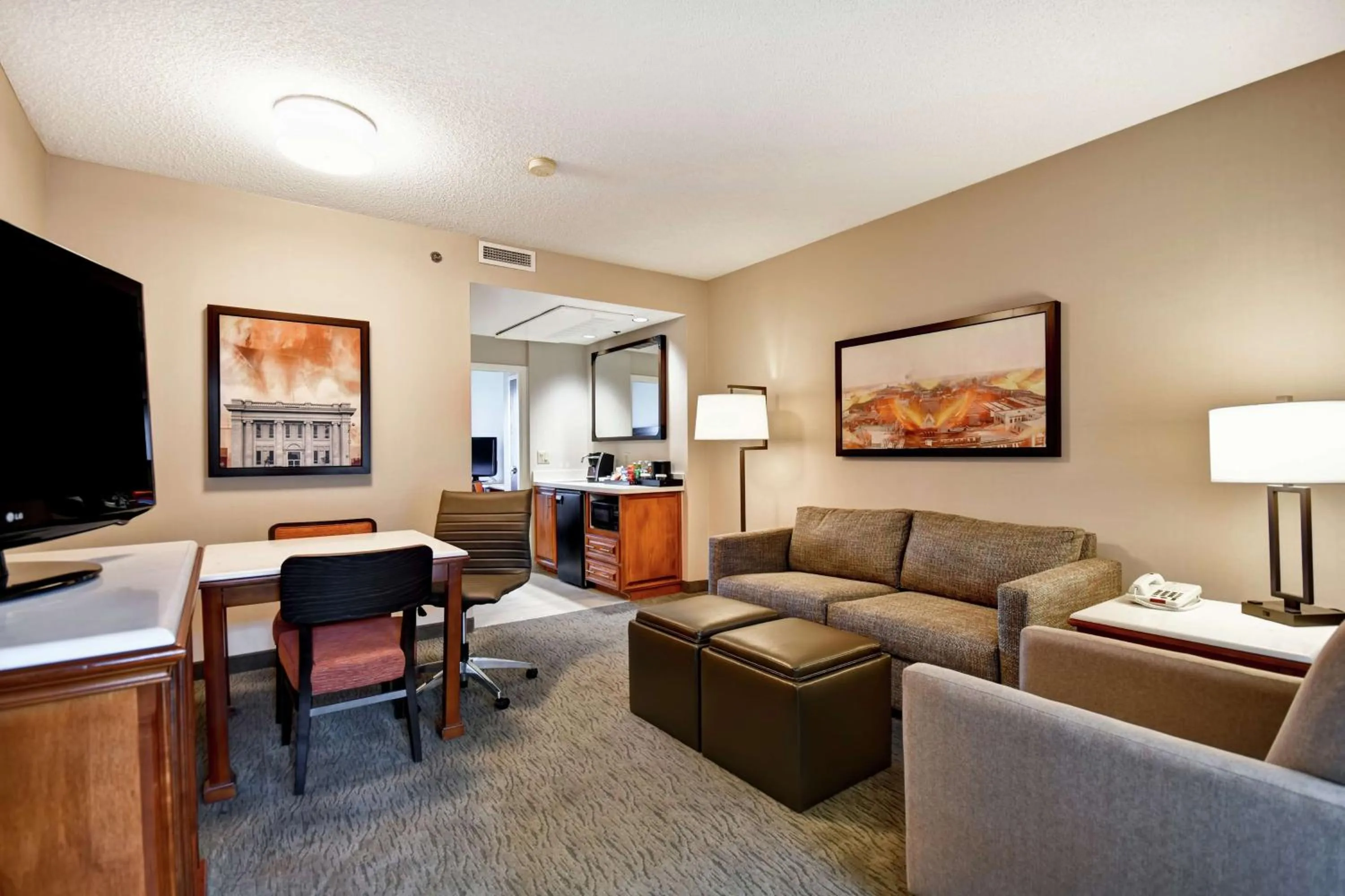Bedroom in Embassy Suites Little Rock