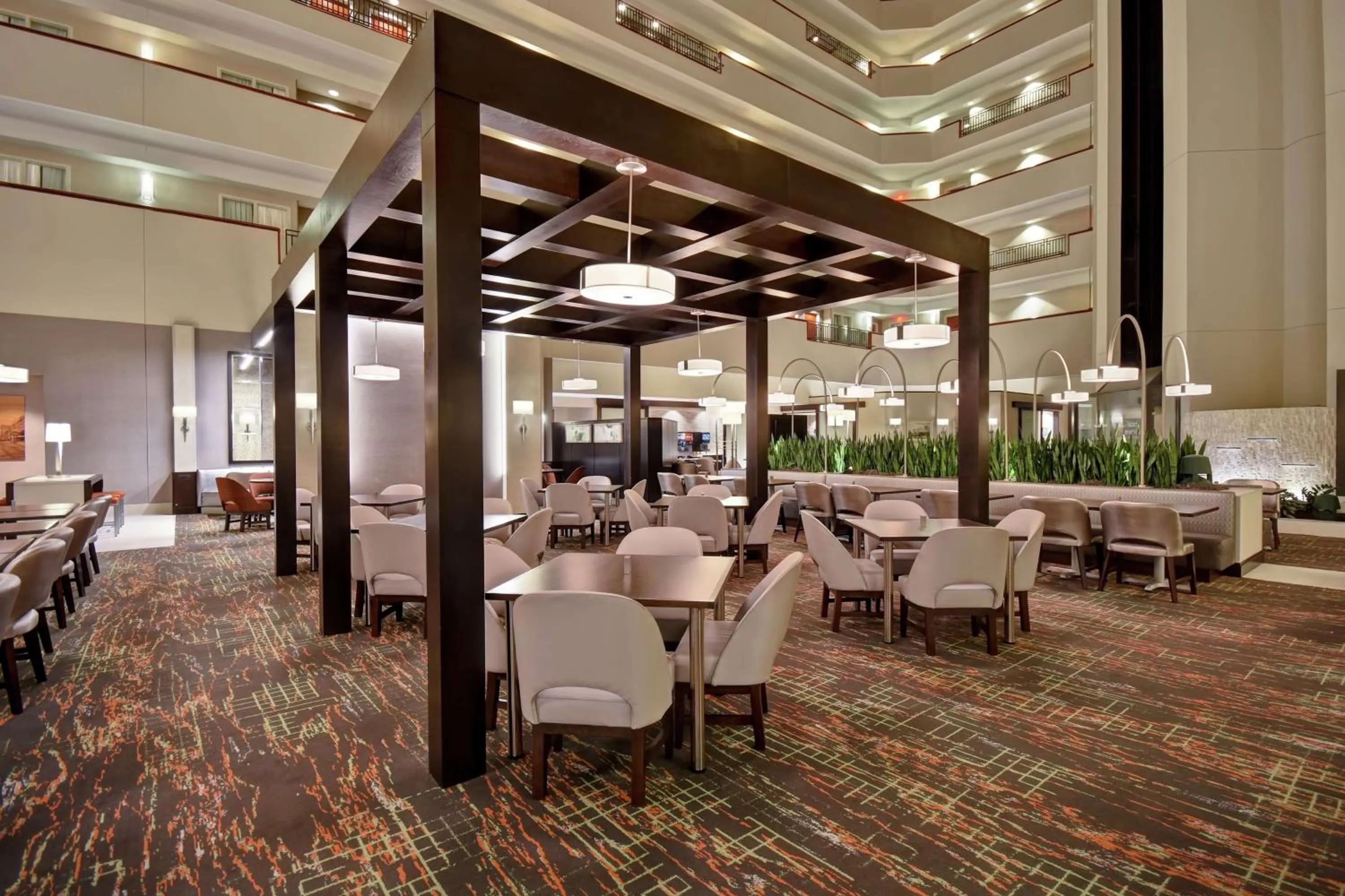 Restaurant/places to eat in Embassy Suites Little Rock