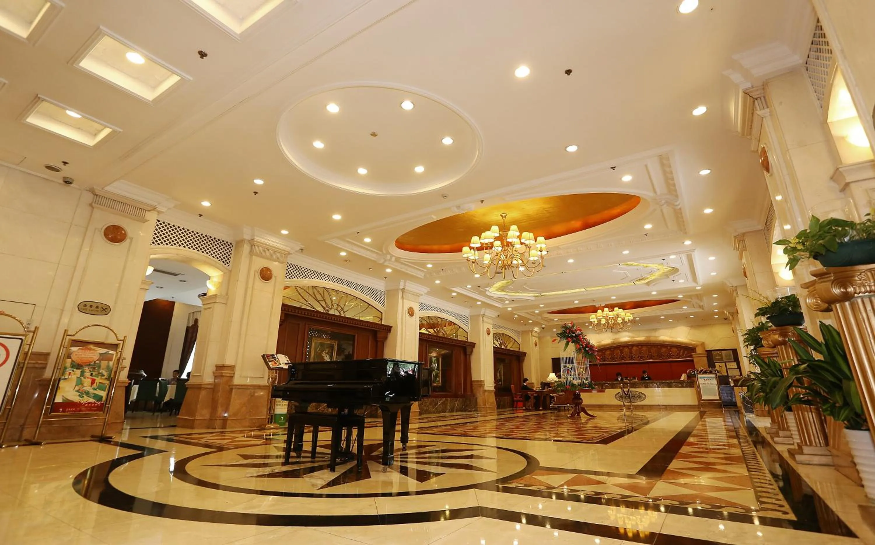 Lobby or reception in Grand Palace Hotel - Grand Hotel Management Group - Free shuttle bus to Canton Fair during Canton Fair period