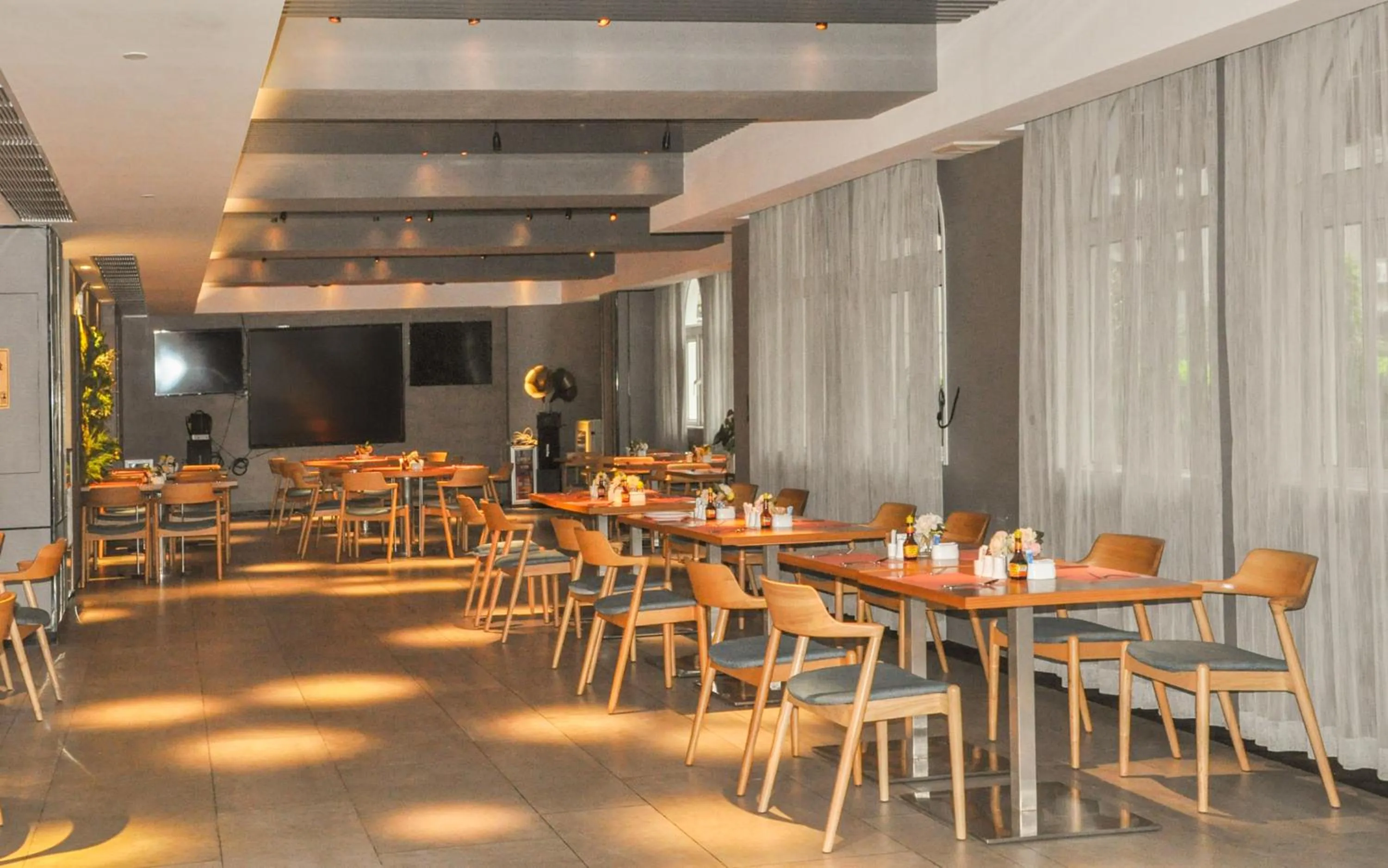 Breakfast in Grand Palace Hotel - Grand Hotel Management Group - Free shuttle bus to Canton Fair during Canton Fair period