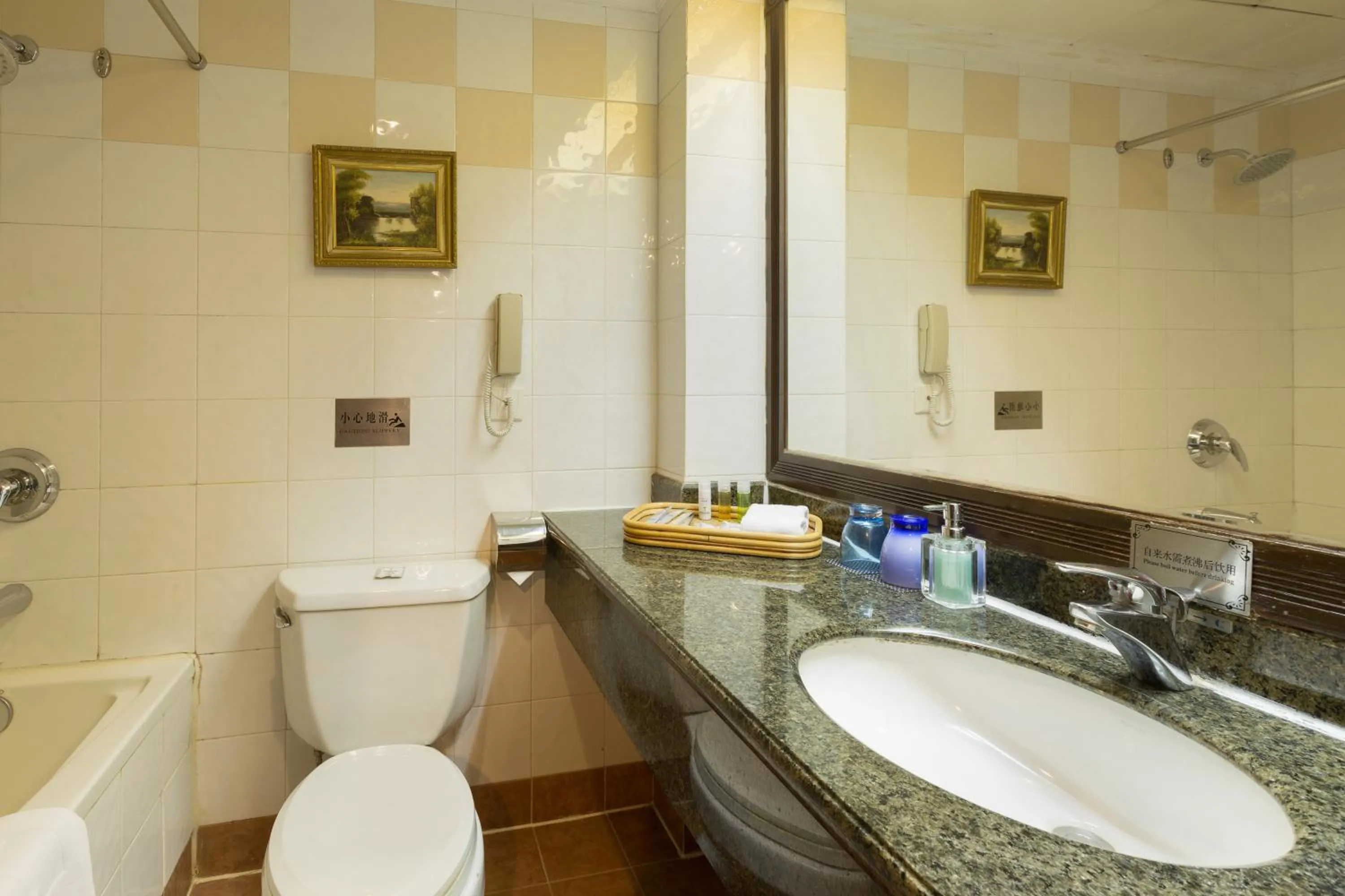 Bathroom in Grand Palace Hotel - Grand Hotel Management Group - Free shuttle bus to Canton Fair during Canton Fair period