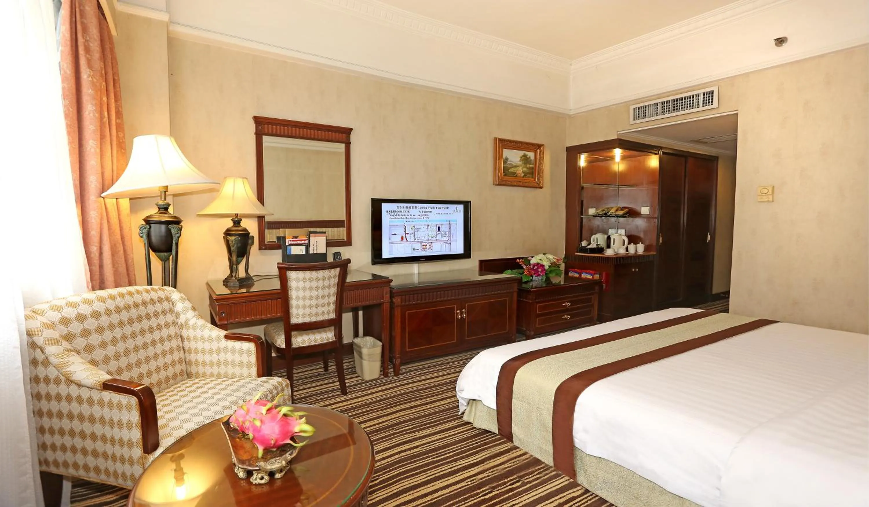 Bed in Grand Palace Hotel - Grand Hotel Management Group - Free shuttle bus to Canton Fair during Canton Fair period