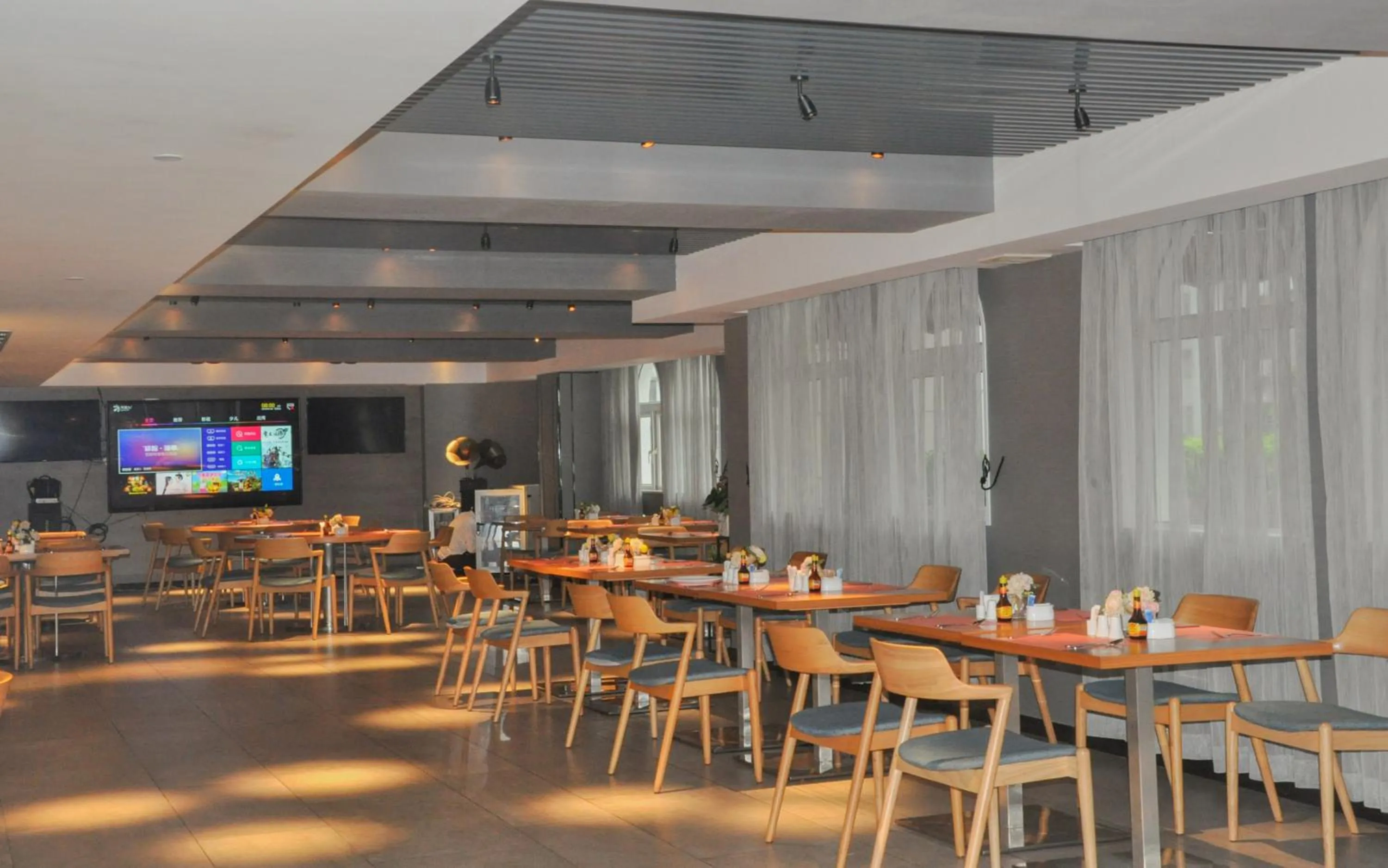 Breakfast in Grand Palace Hotel - Grand Hotel Management Group - Free shuttle bus to Canton Fair during Canton Fair period