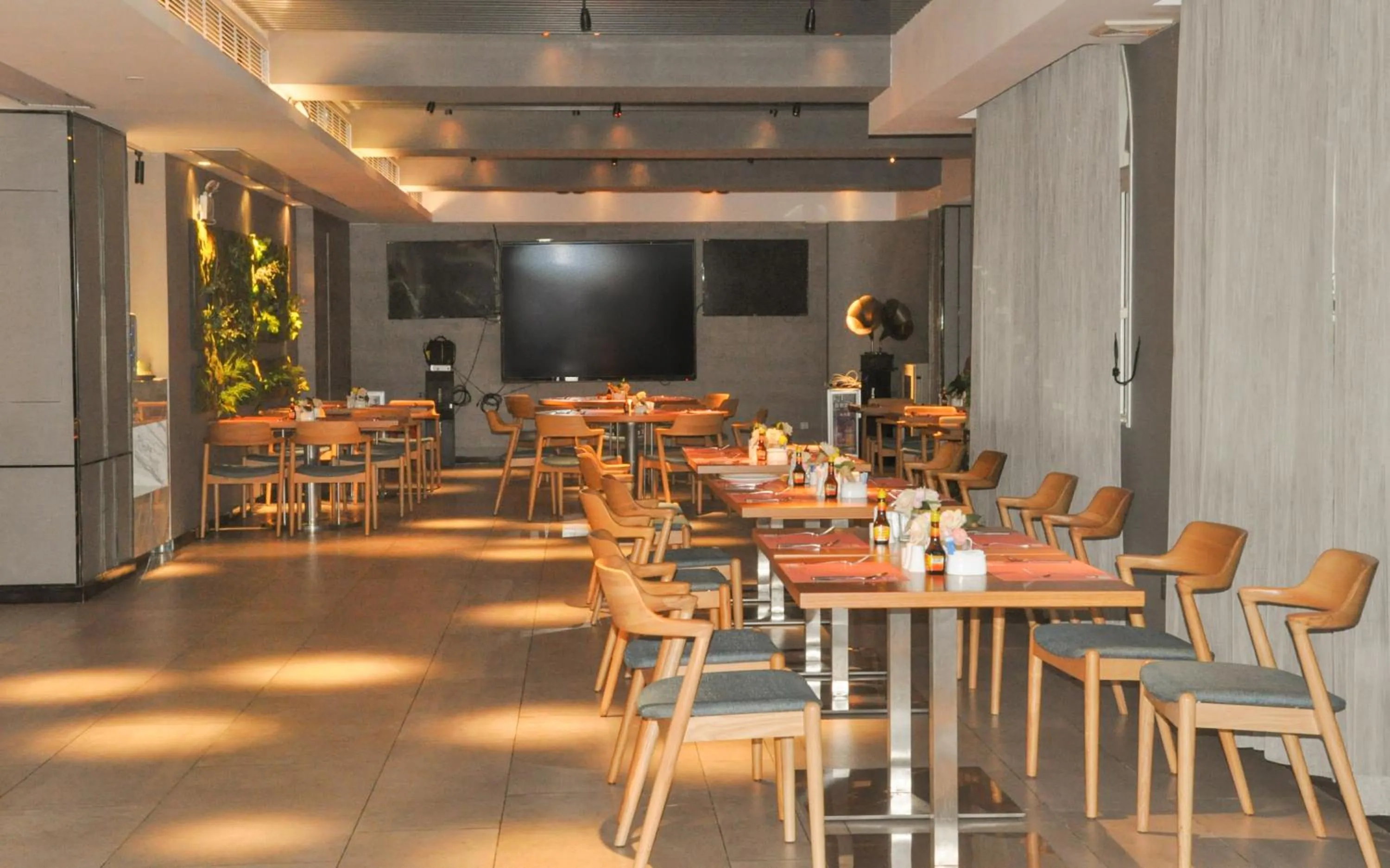 Breakfast in Grand Palace Hotel - Grand Hotel Management Group - Free shuttle bus to Canton Fair during Canton Fair period