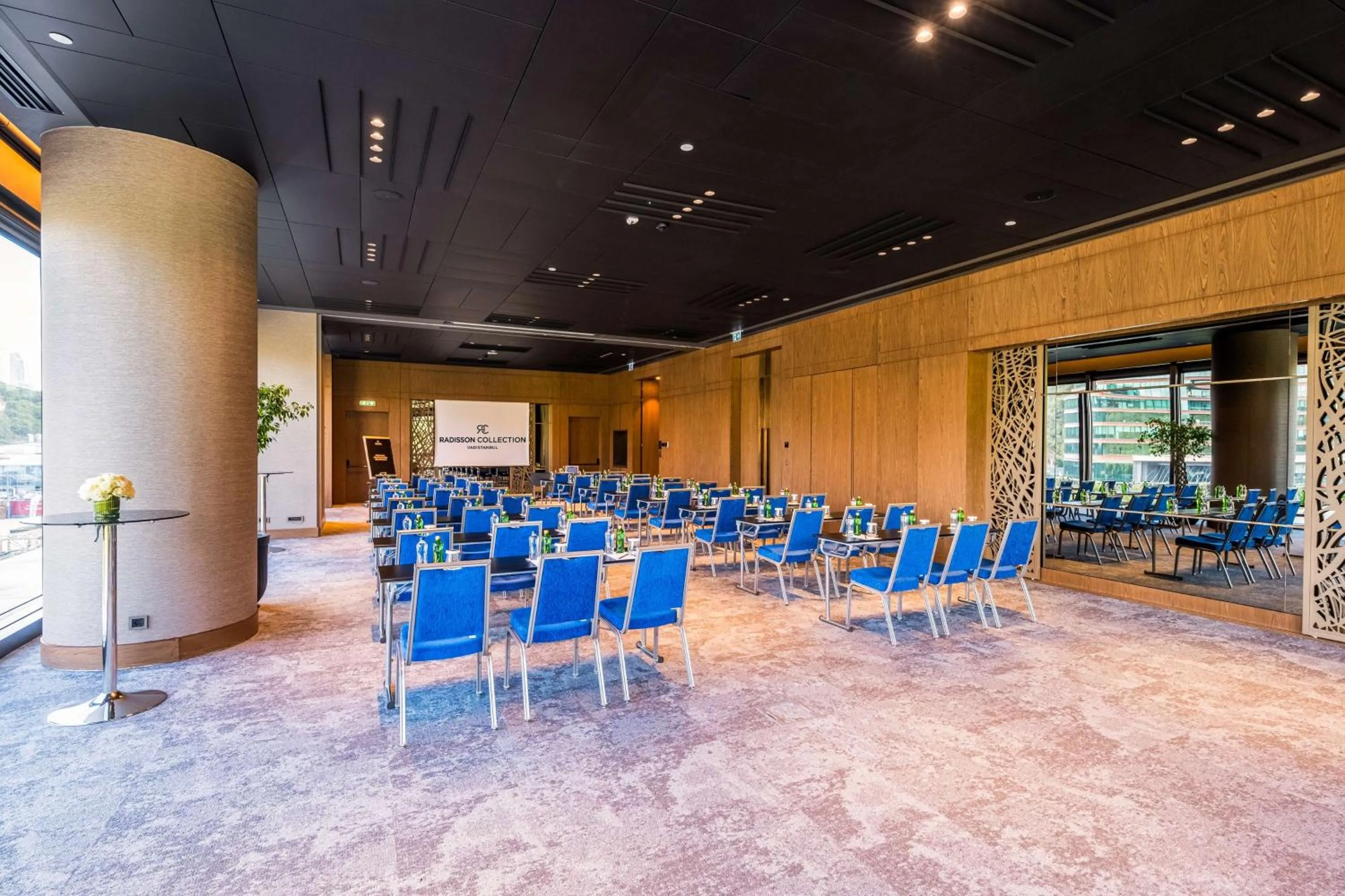 Meeting/conference room in Radisson Collection Hotel, Vadistanbul