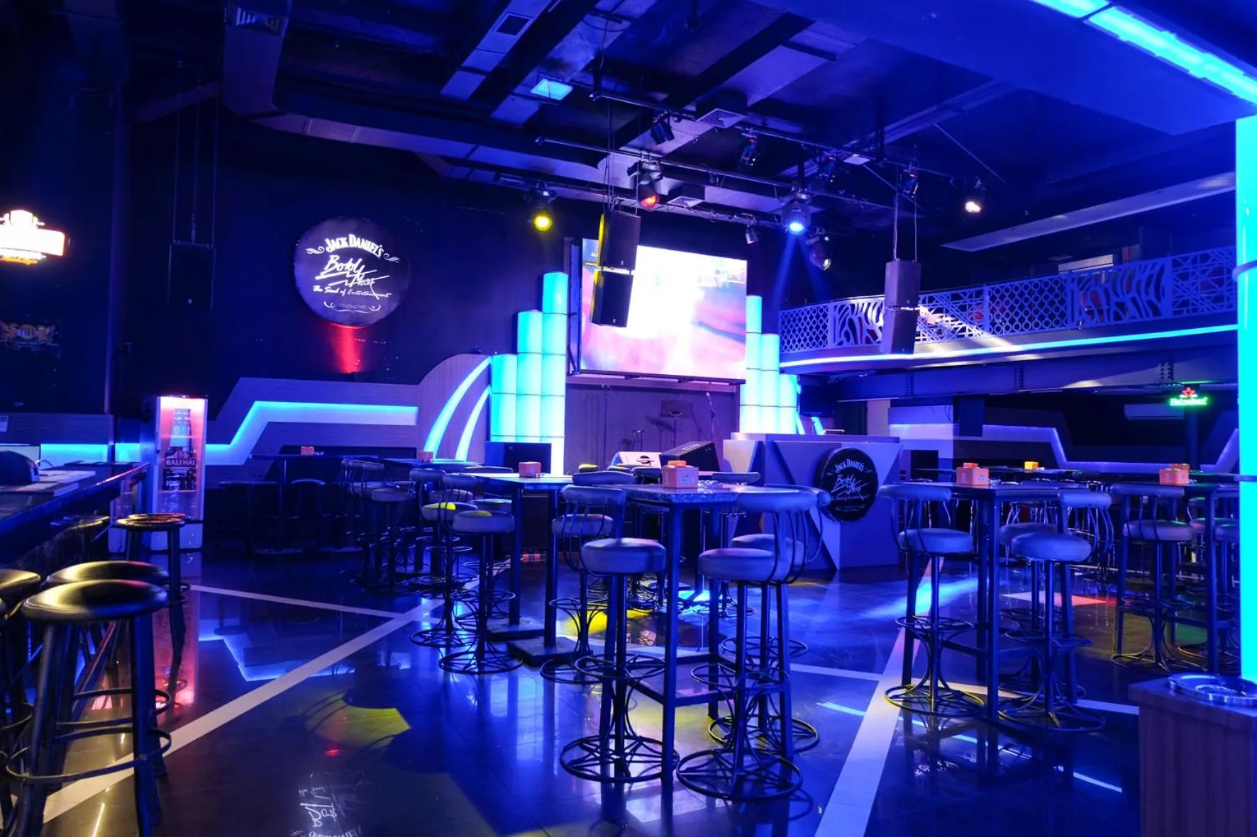 Restaurant/Places to Eat in Almadera Hotel