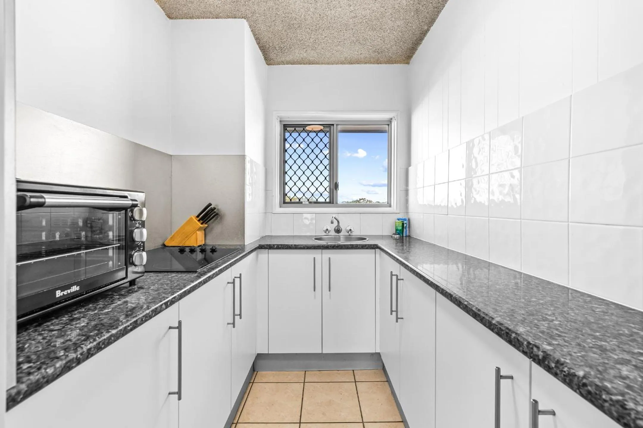 Kitchen or kitchenette in Maroochy Sands Holiday Apartments