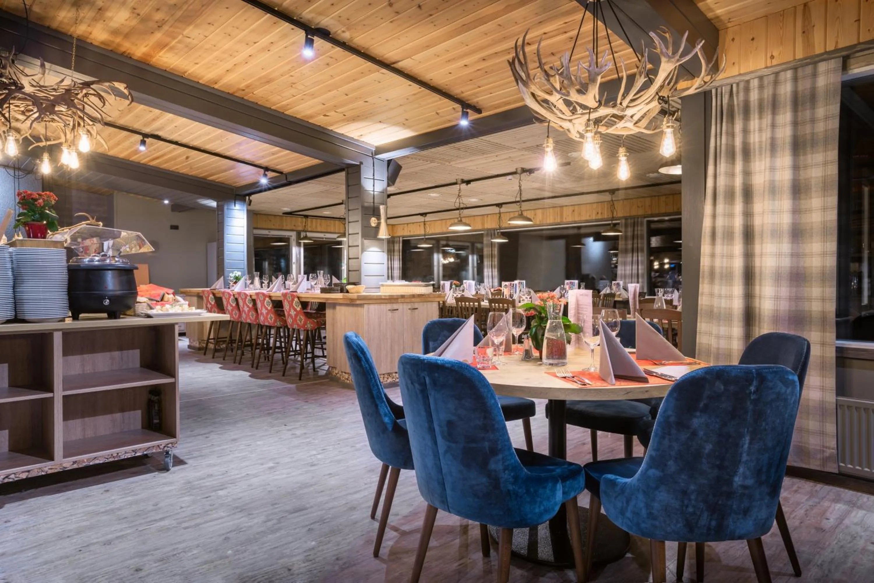 Restaurant/places to eat in Jeris Lakeside Resort