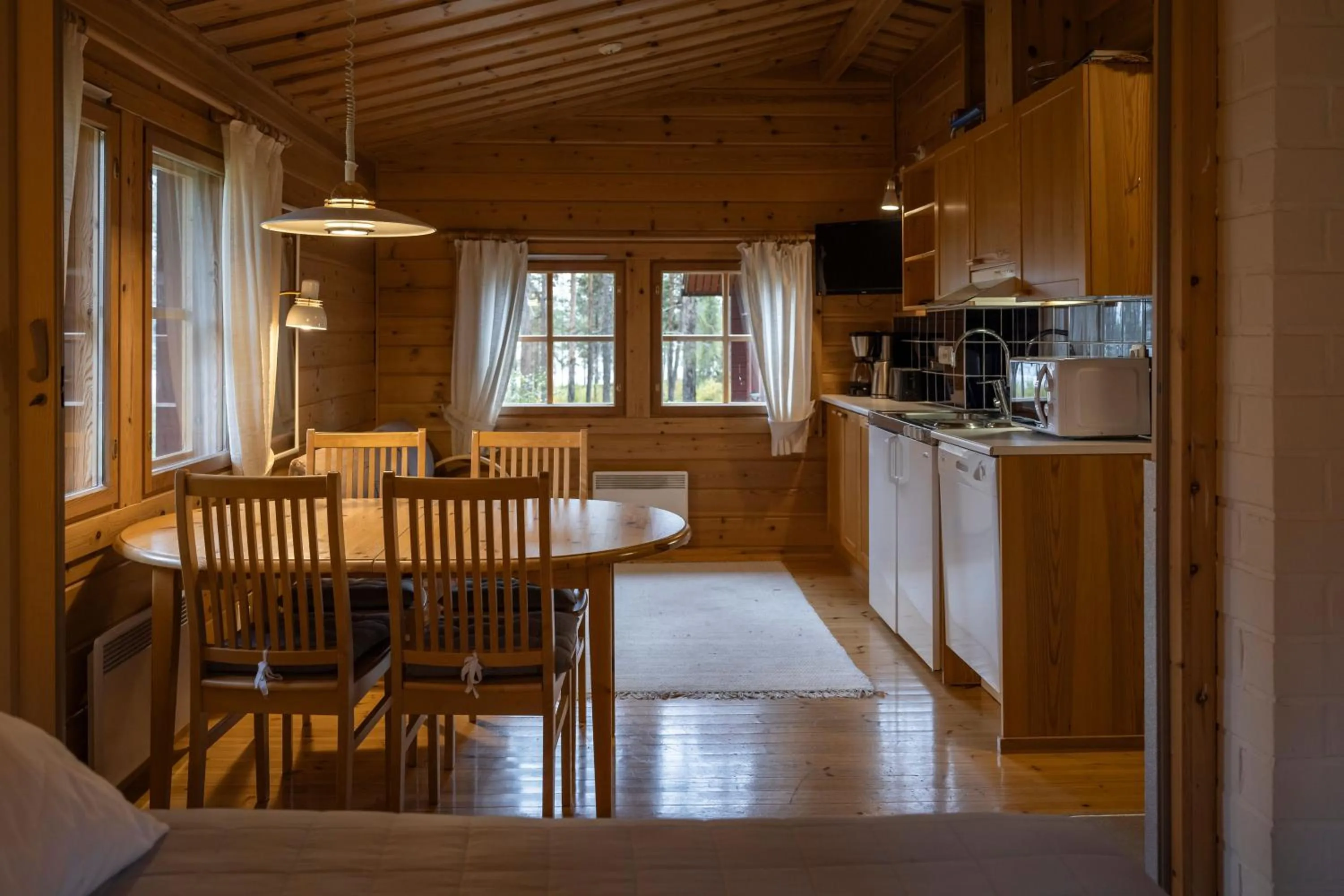 Kitchen or kitchenette in Jeris Lakeside Resort