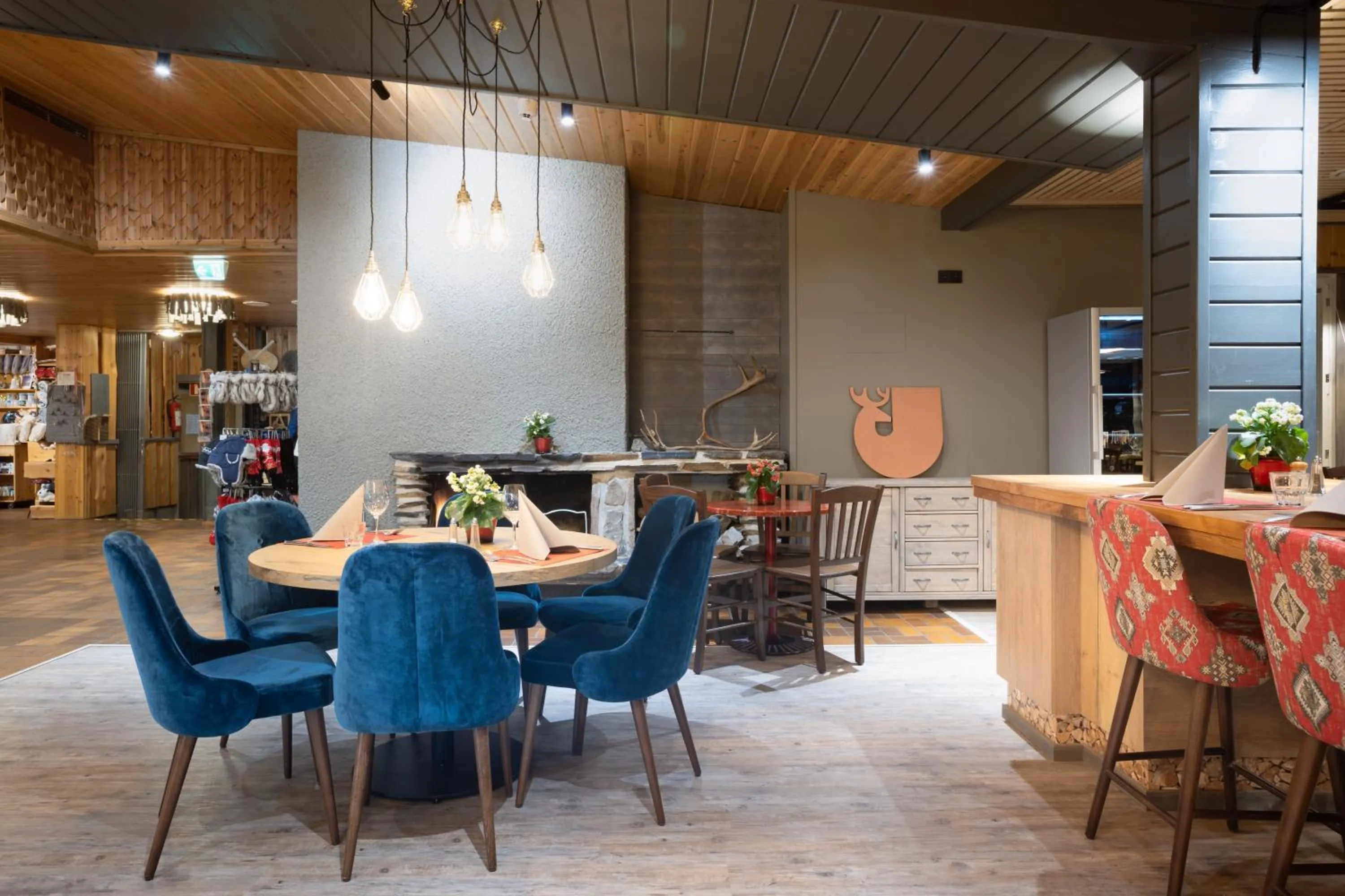 Restaurant/places to eat in Jeris Lakeside Resort