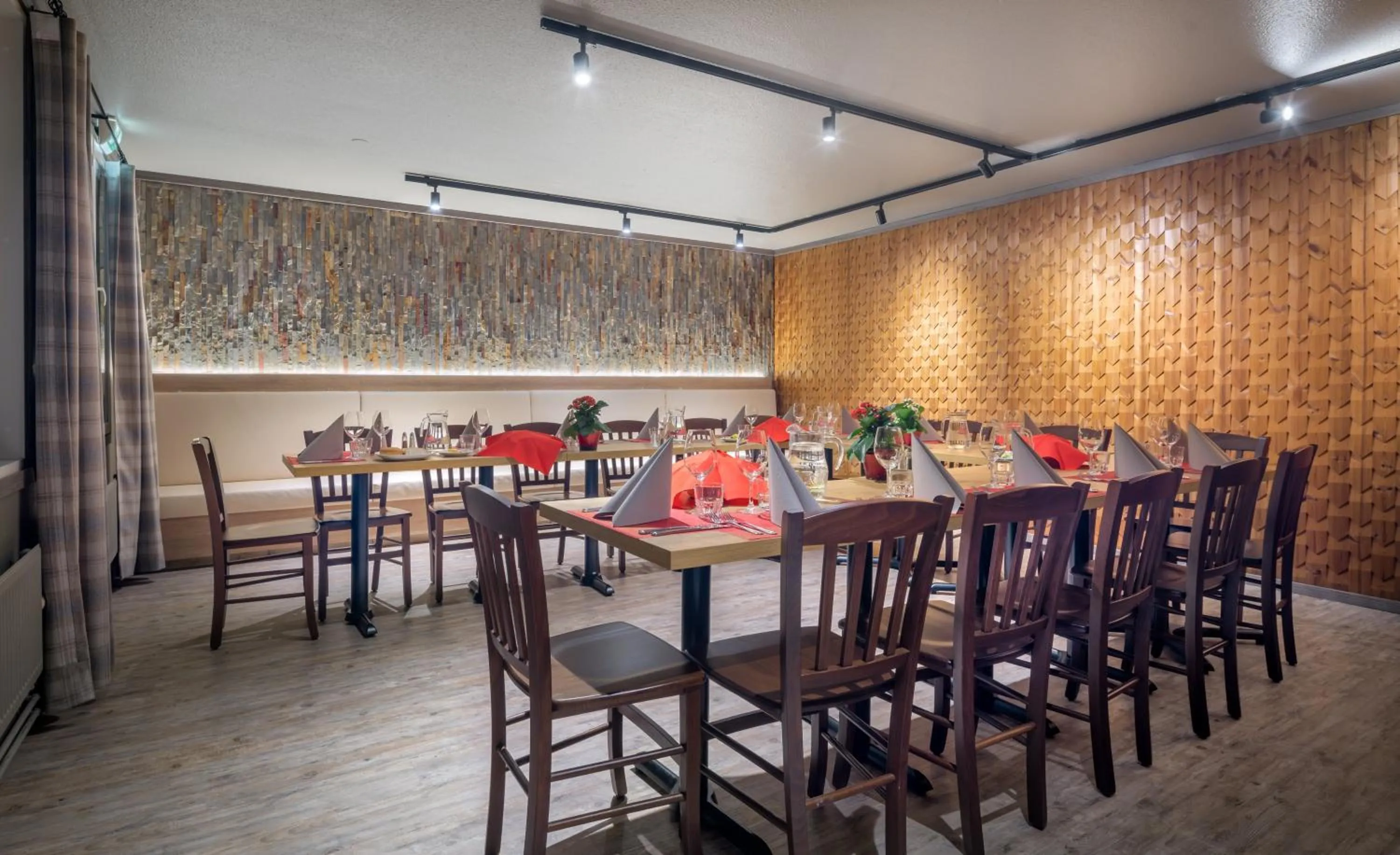 Restaurant/places to eat in Jeris Lakeside Resort