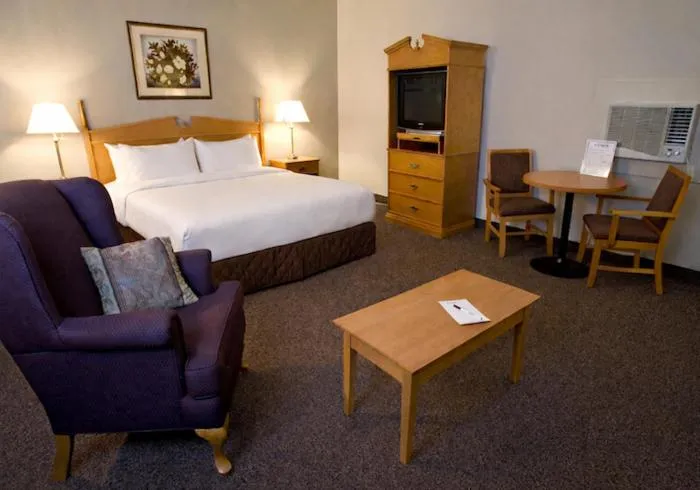 Bed in Heritage Inn Hotel & Convention Centre - Moose Jaw