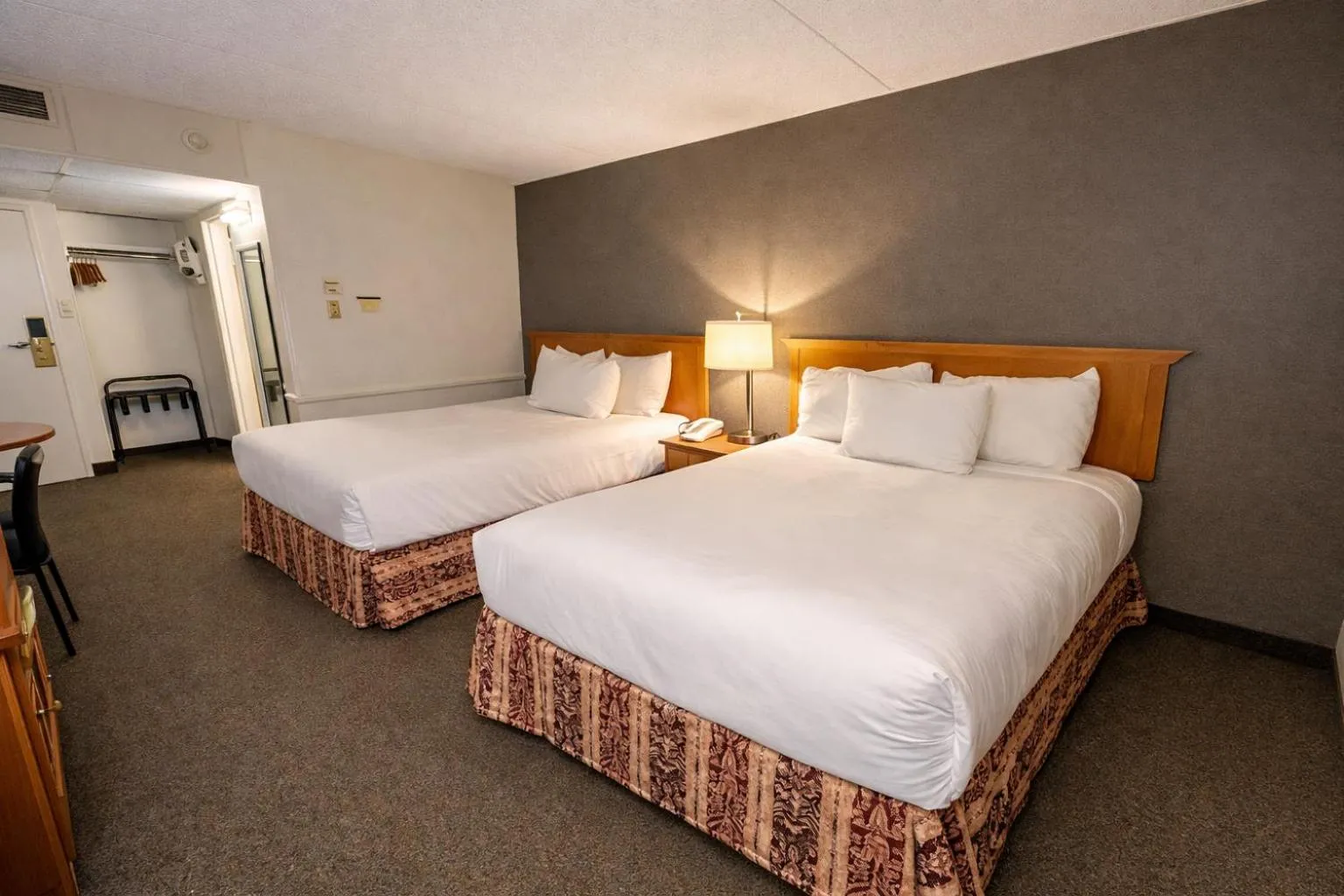 Bed in Heritage Inn Hotel & Convention Centre - Moose Jaw