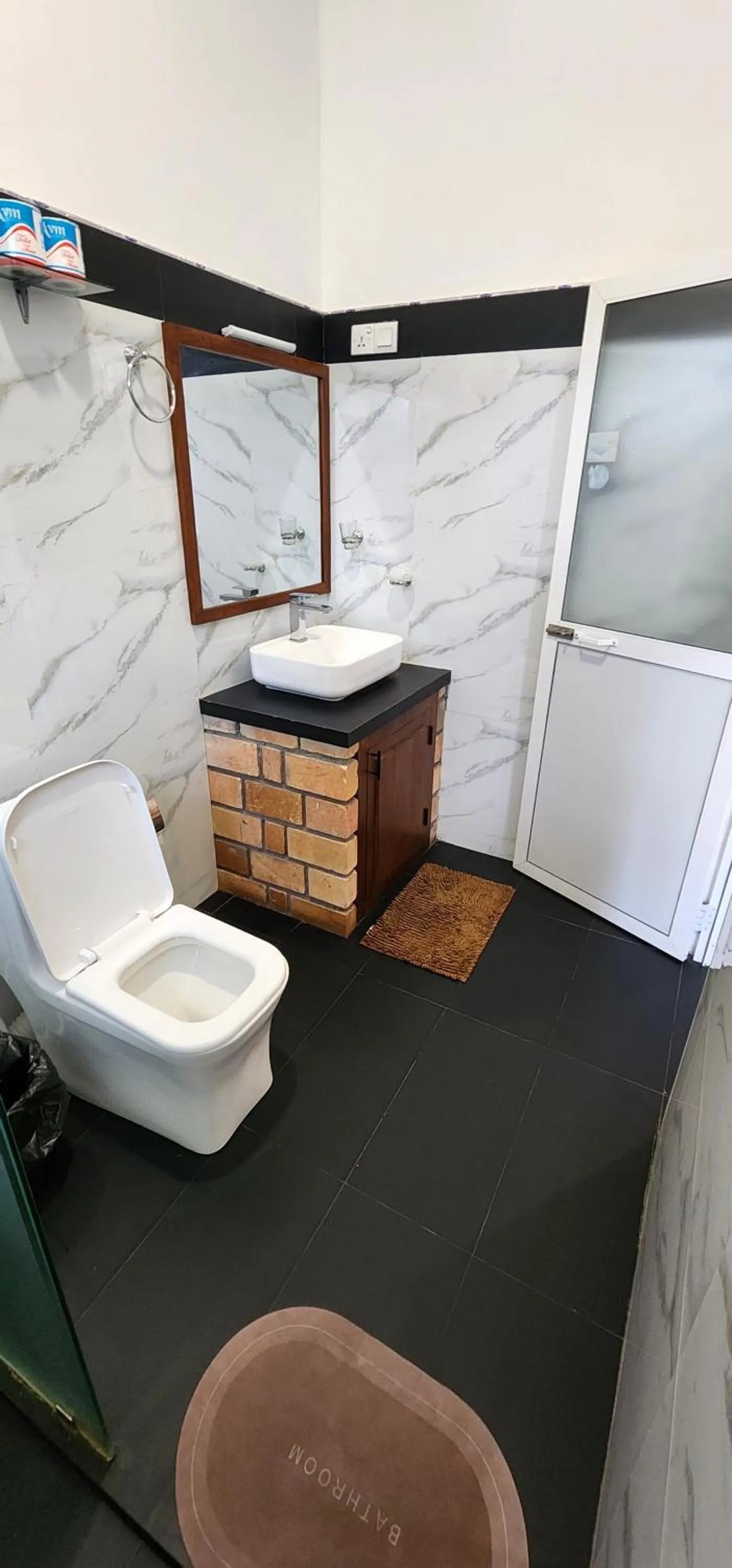 Toilet in Poomaz Peace Palace