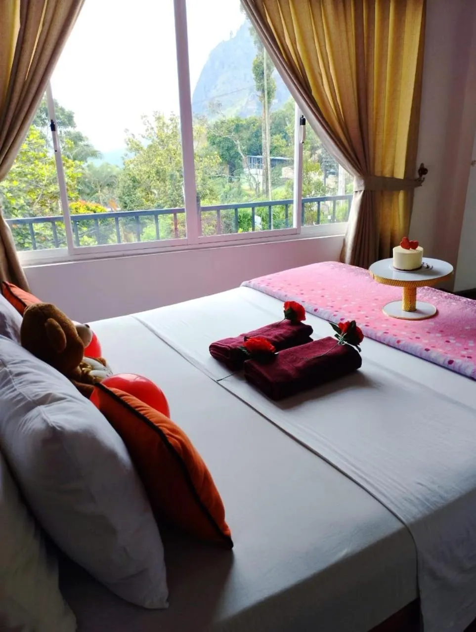 Bedroom, Bed in Poomaz Peace Palace