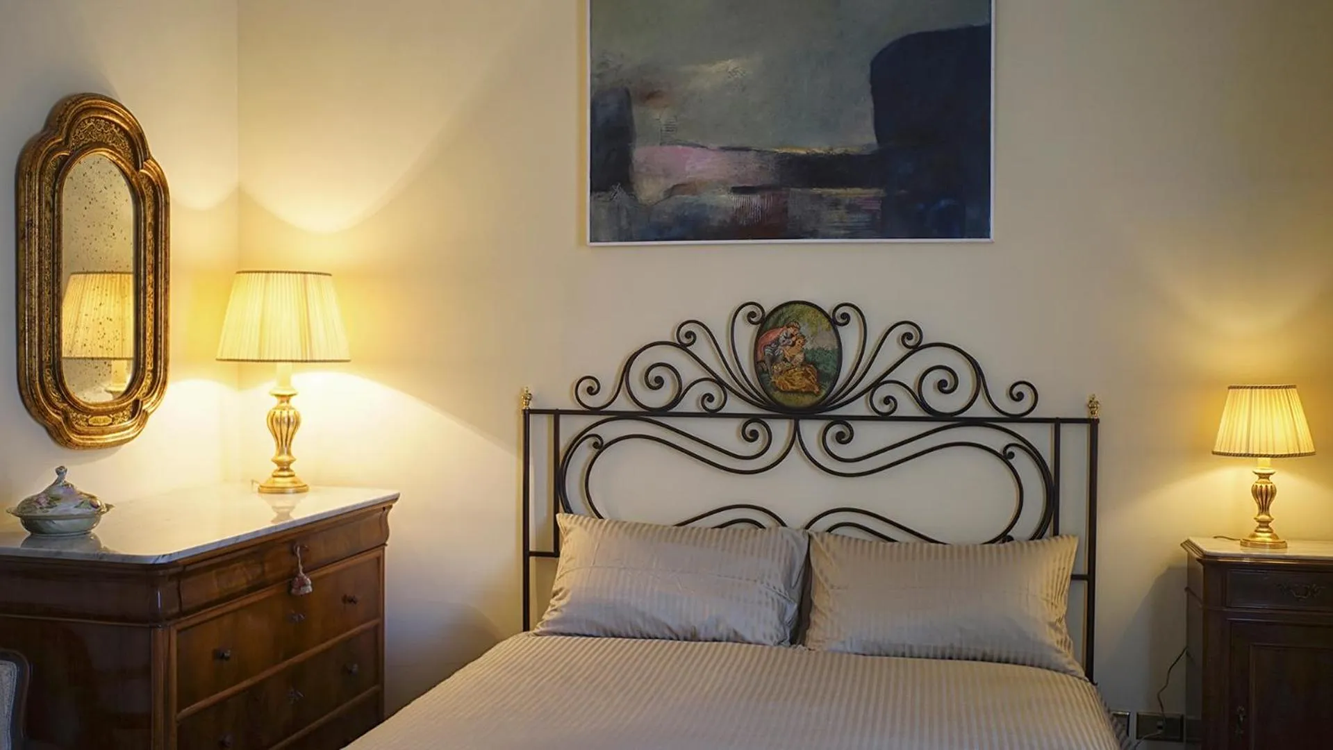 Bedroom, Bed in Calabritto Suite