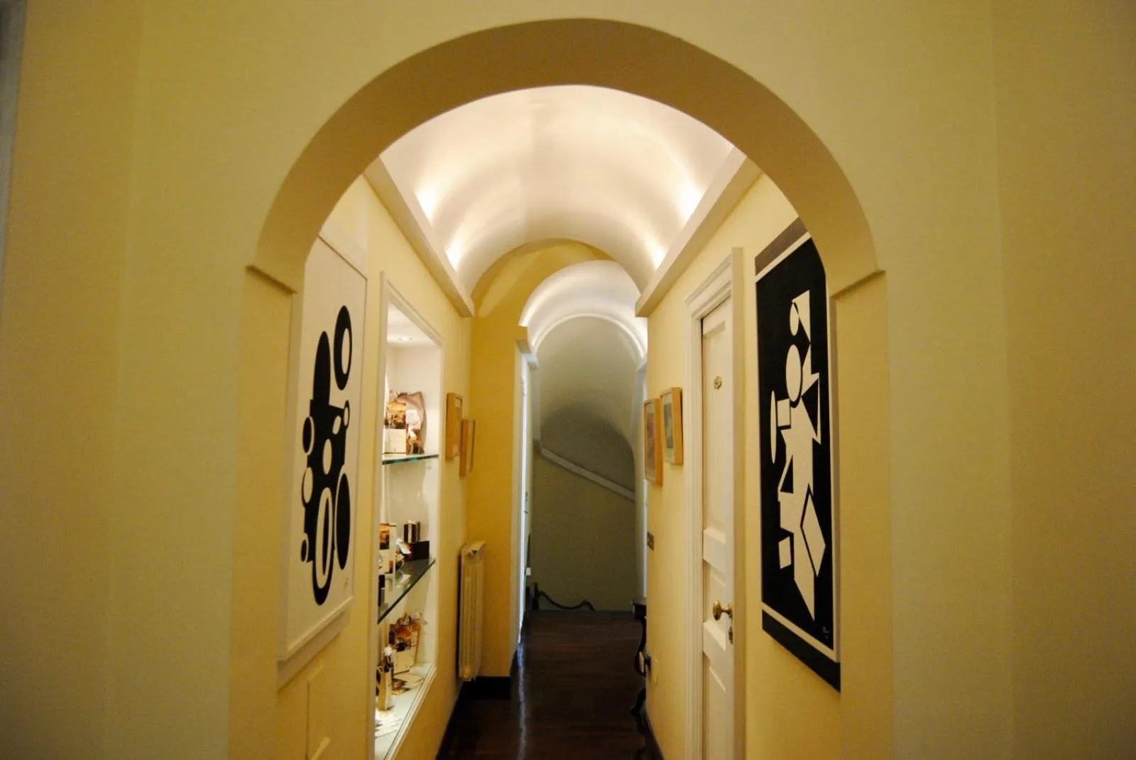 Decorative detail in Calabritto Suite