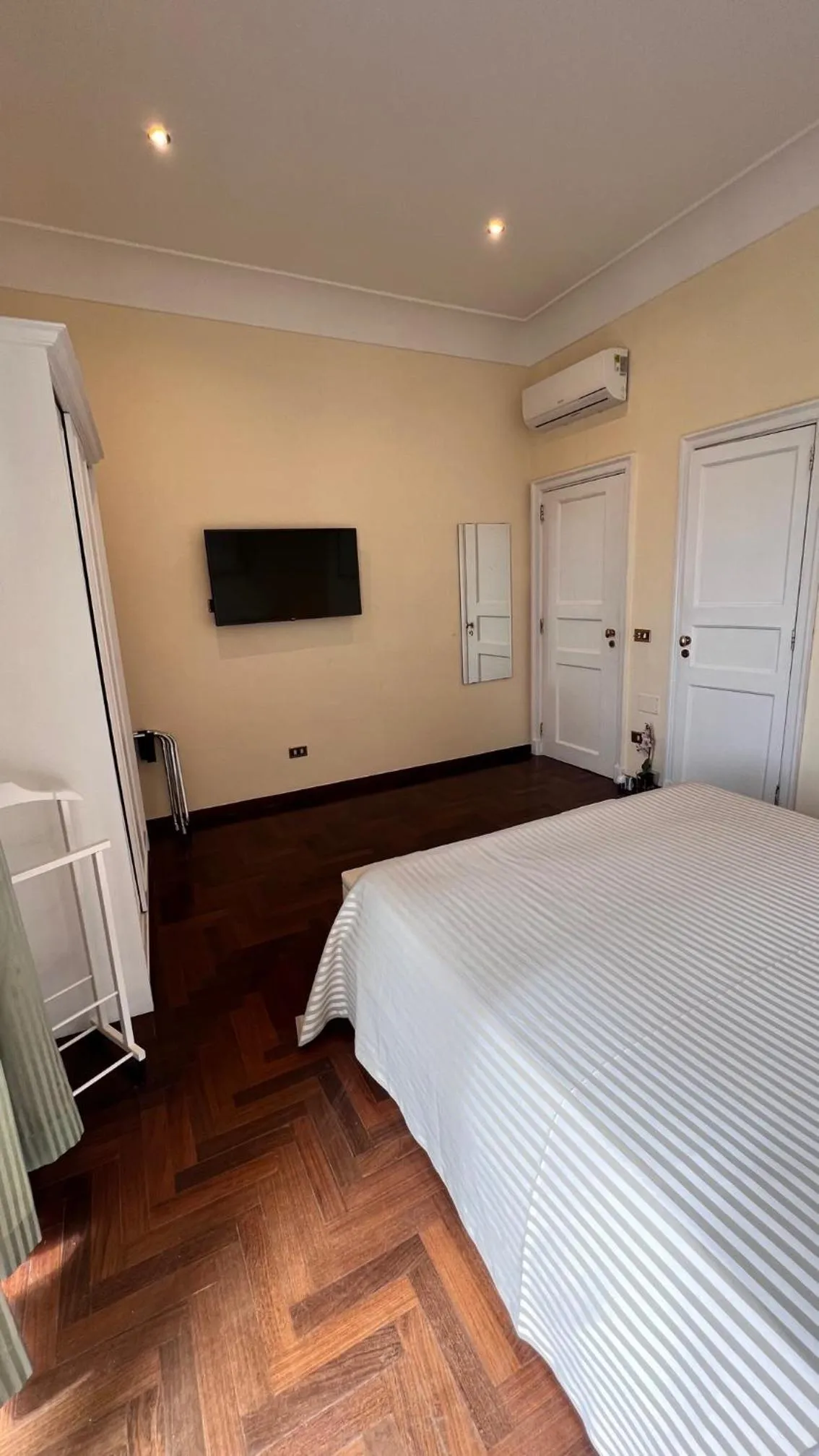 Bedroom, Bed in Calabritto Suite