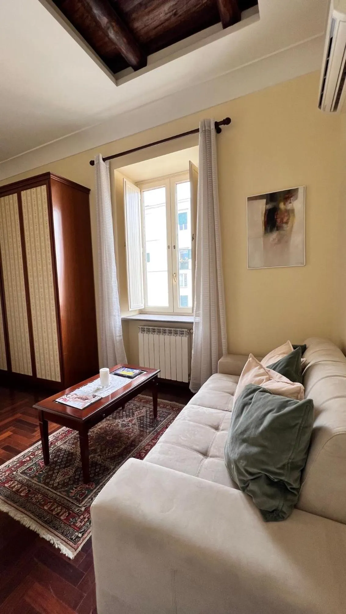 Seating area, Bed in Calabritto Suite