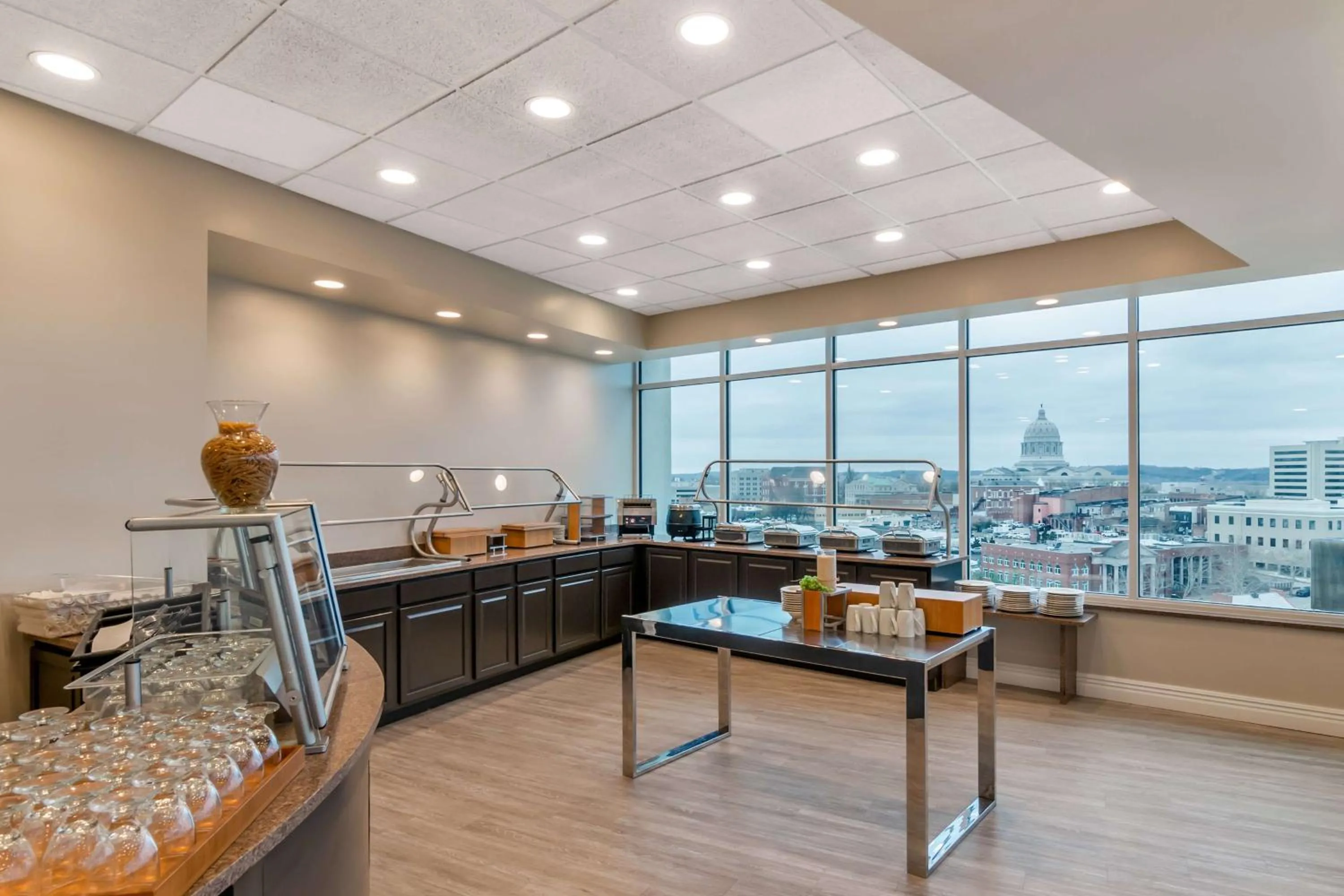 Restaurant/places to eat in DoubleTree by Hilton Jefferson City