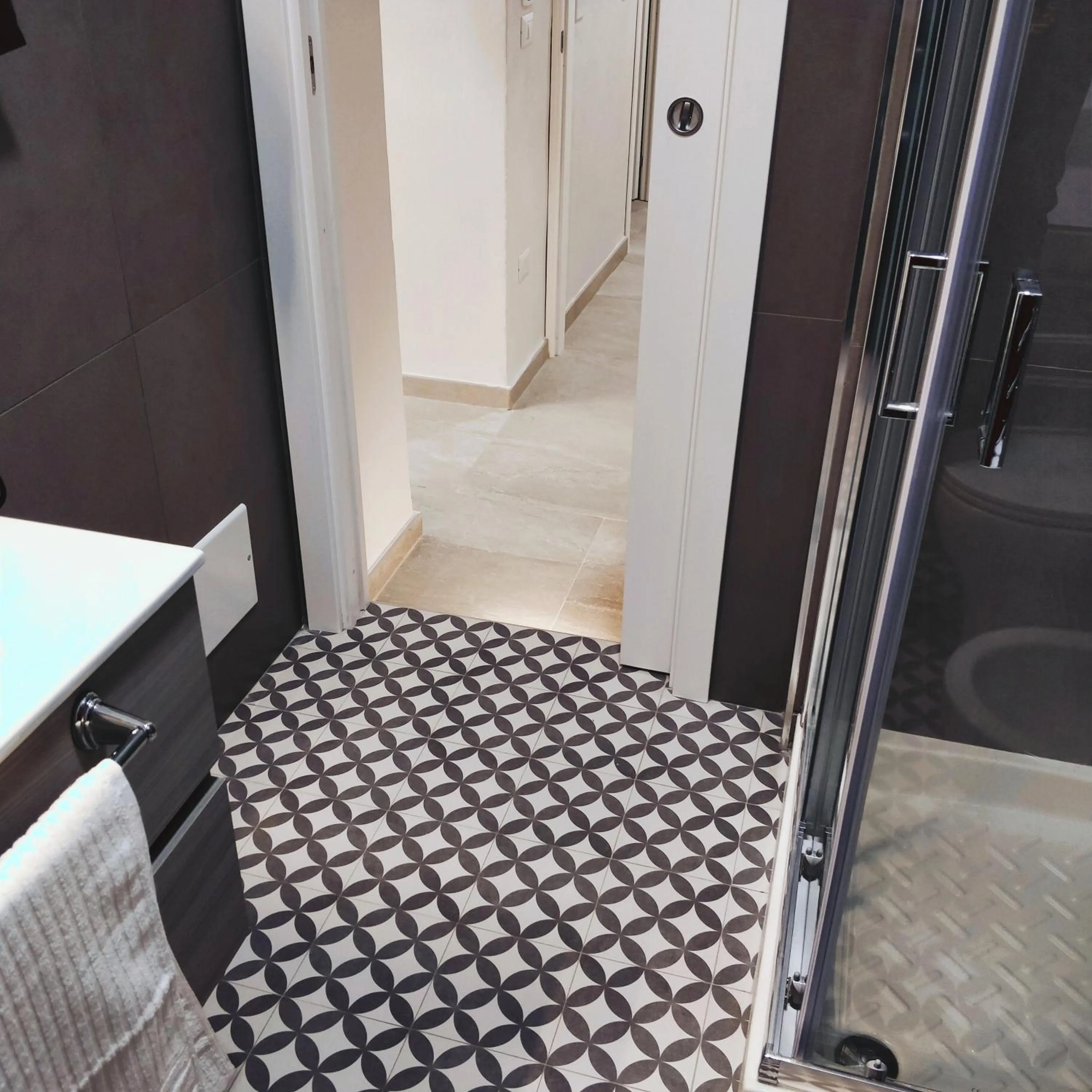 Shower in La Chambre