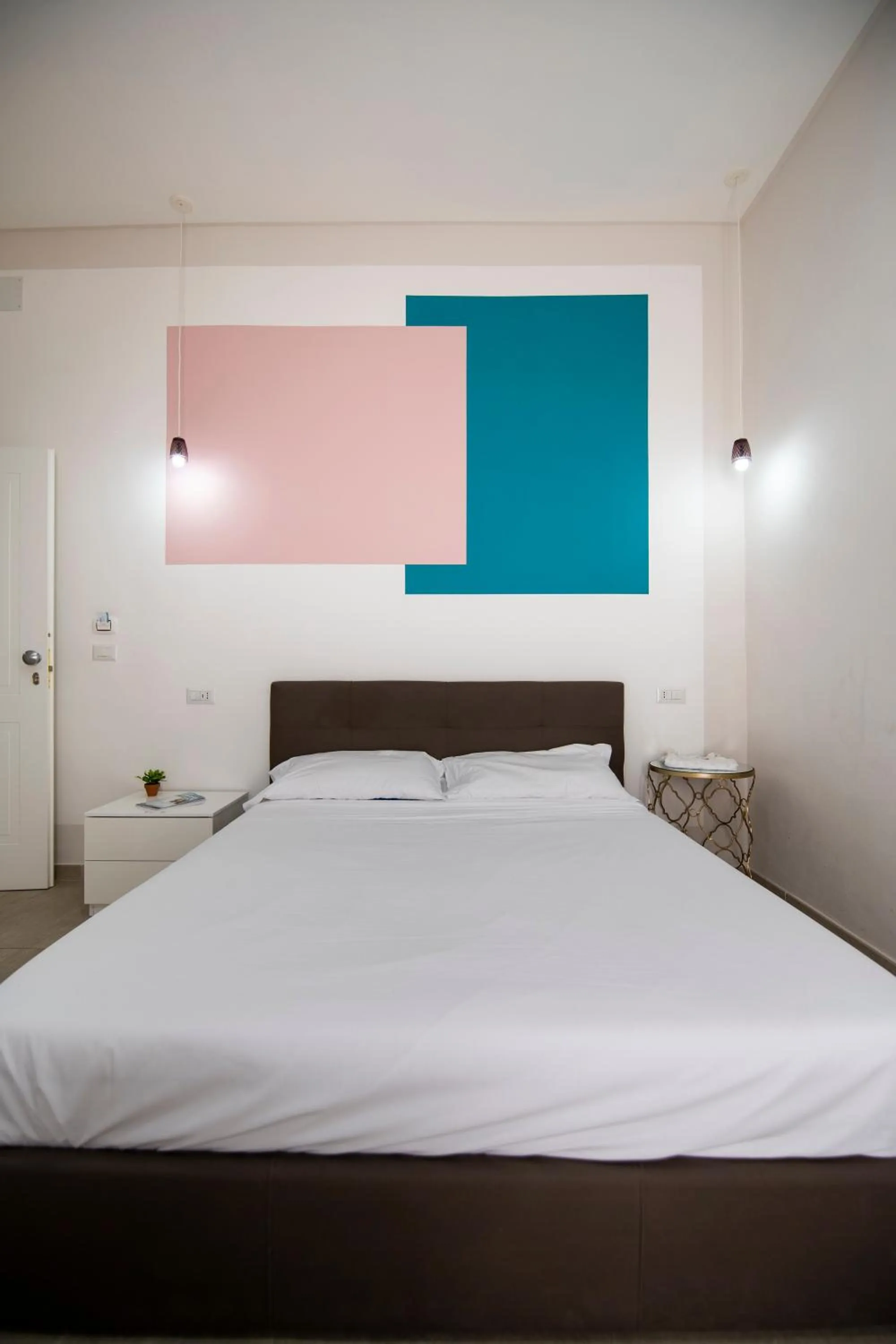 Bedroom, Bed in La Chambre