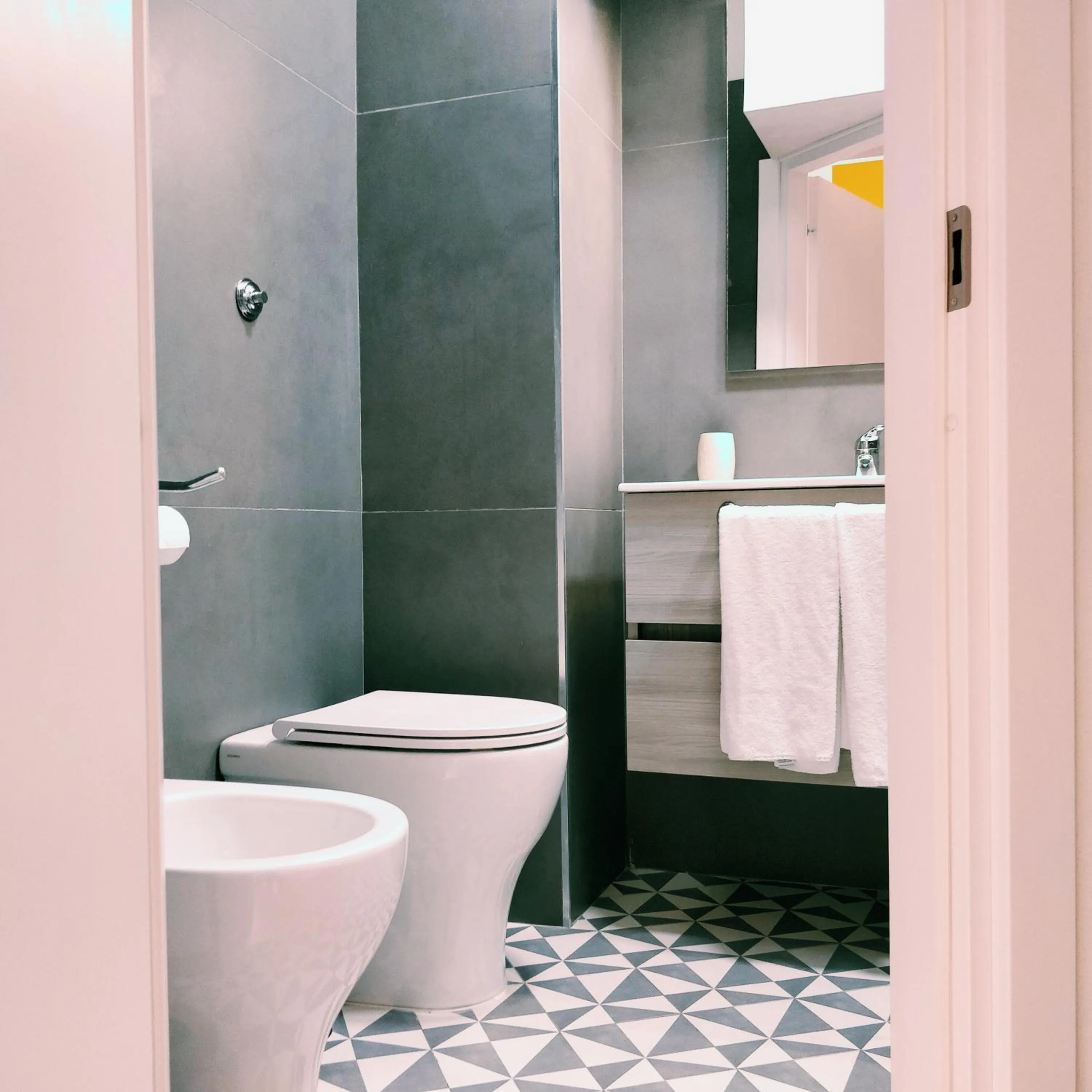 Toilet in La Chambre