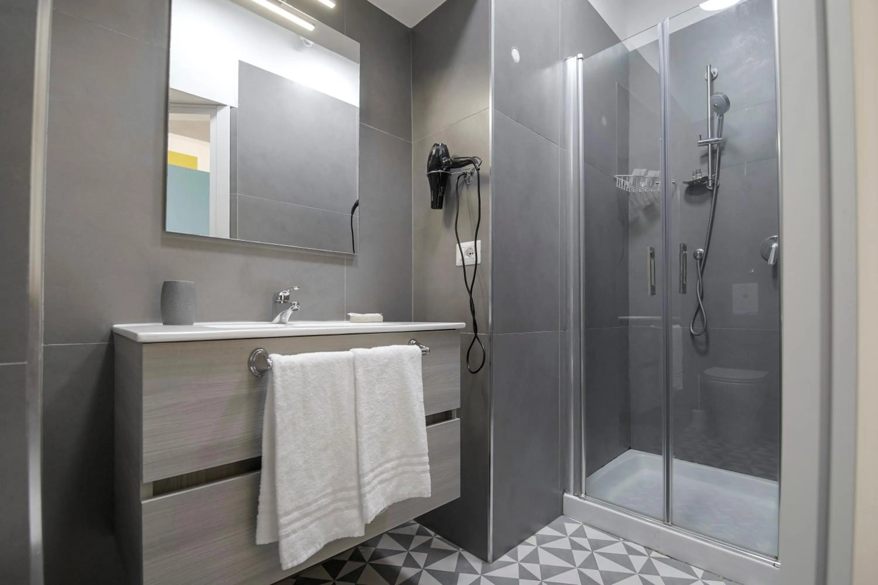 Shower in La Chambre