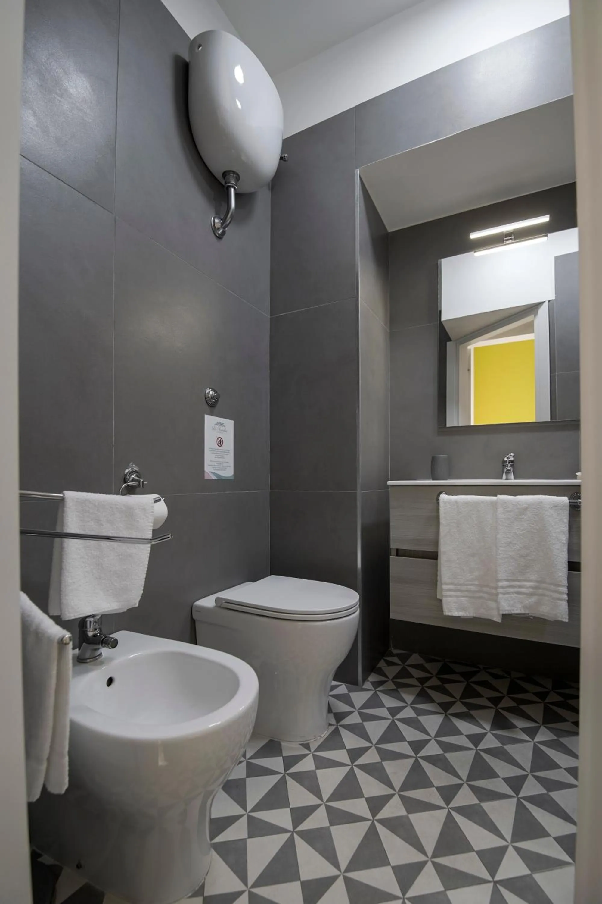 Toilet in La Chambre