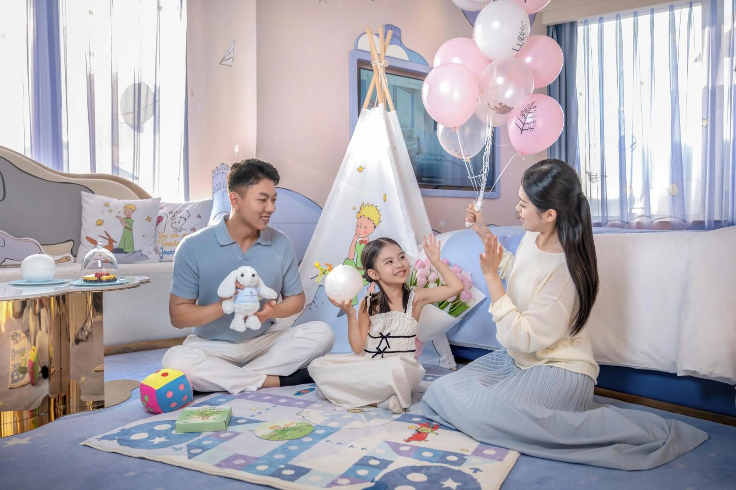 Bedroom in Four Seasons Hotel Beijing