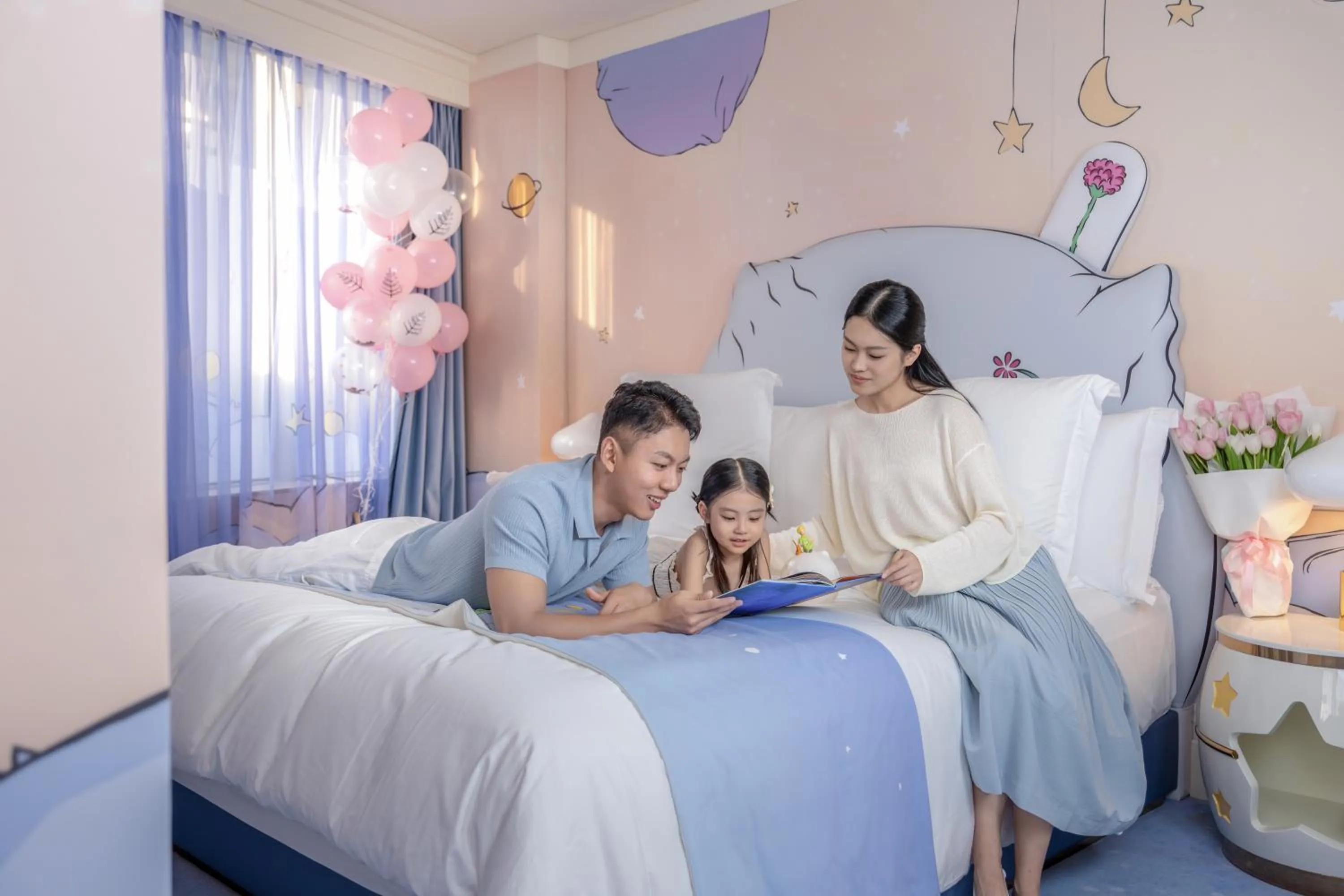 Bedroom, Bed in Four Seasons Hotel Beijing