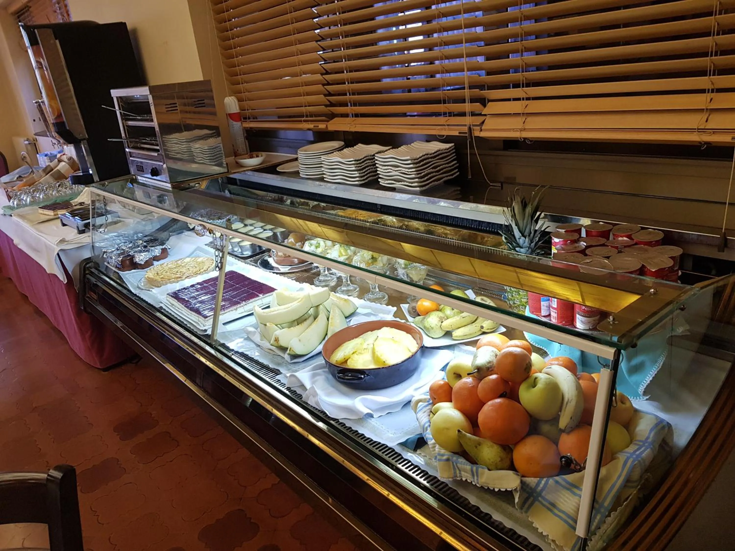 Food and drinks in Hotel Alisa