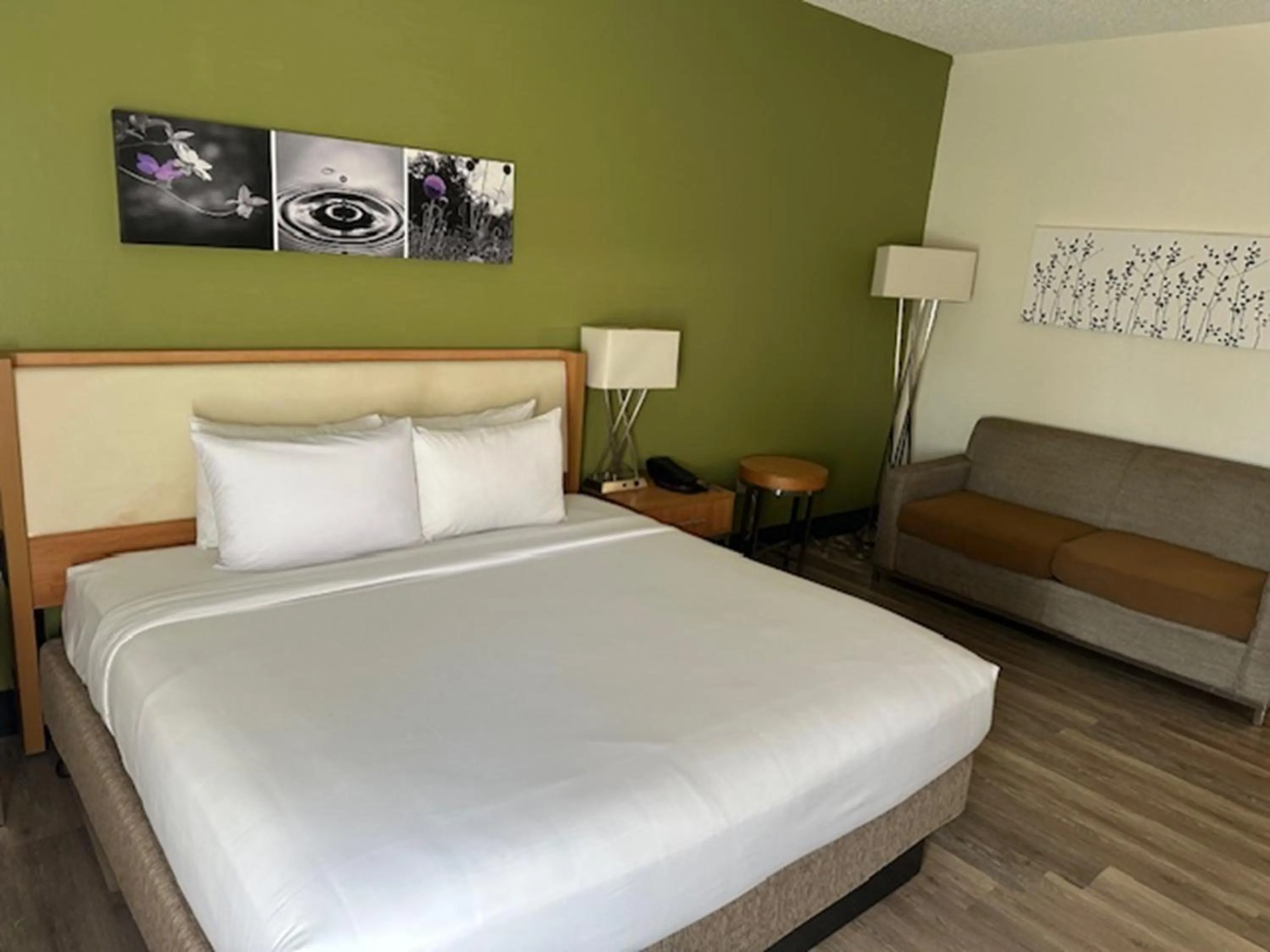 Bed in Sleep Inn & Suites Memphis Southeast