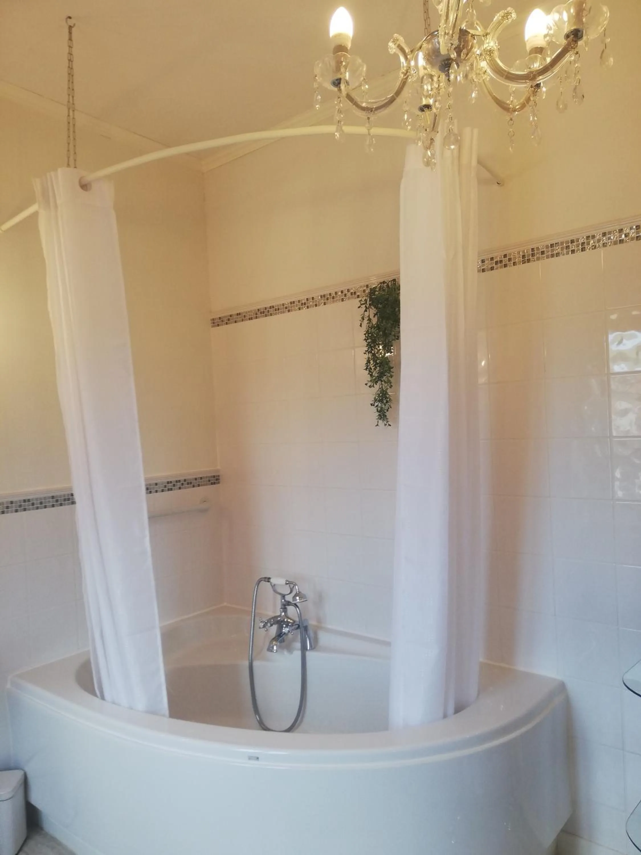 Shower in Château Les 4 Saisons