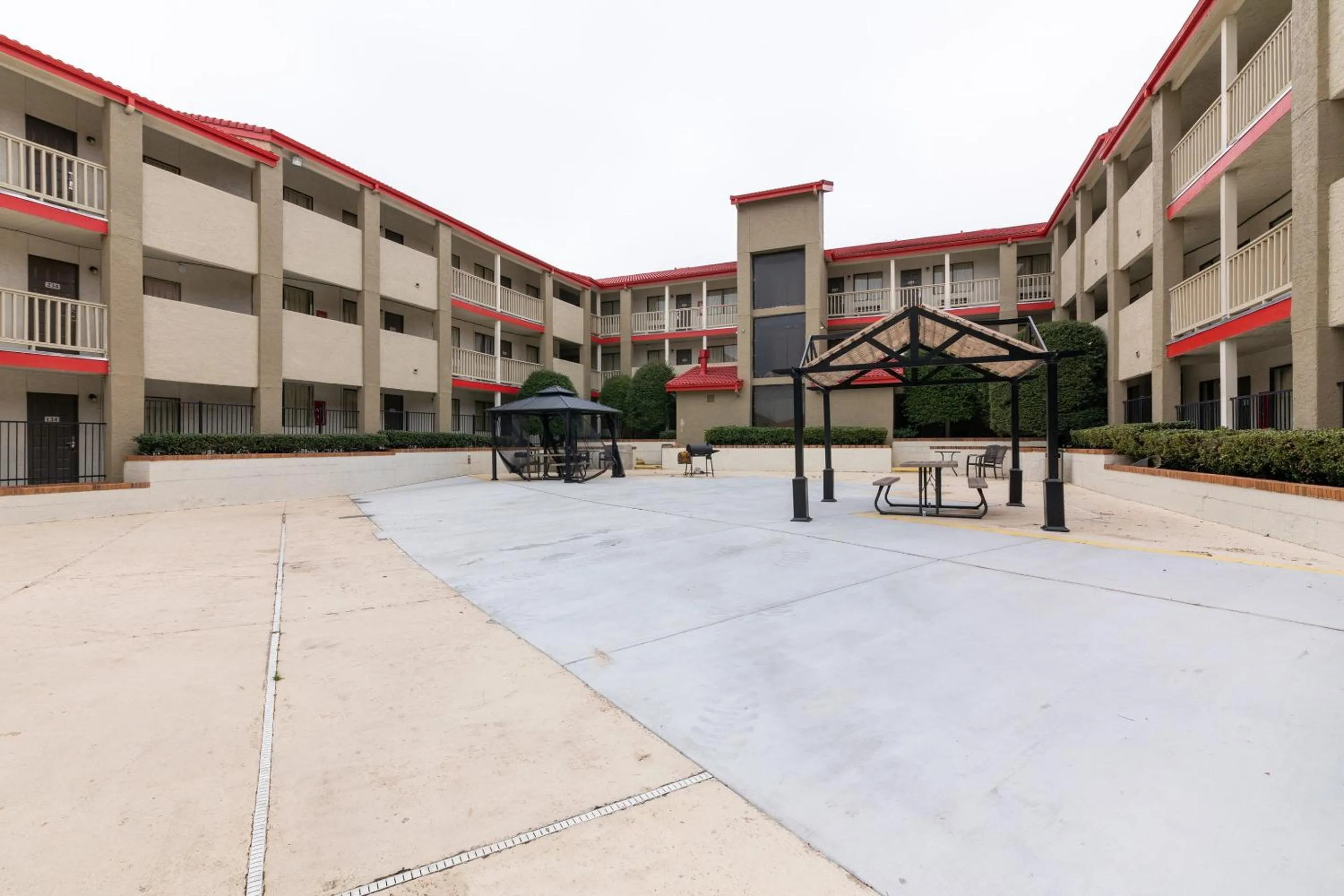 Garden in OYO Hotel Irving DFW Airport North