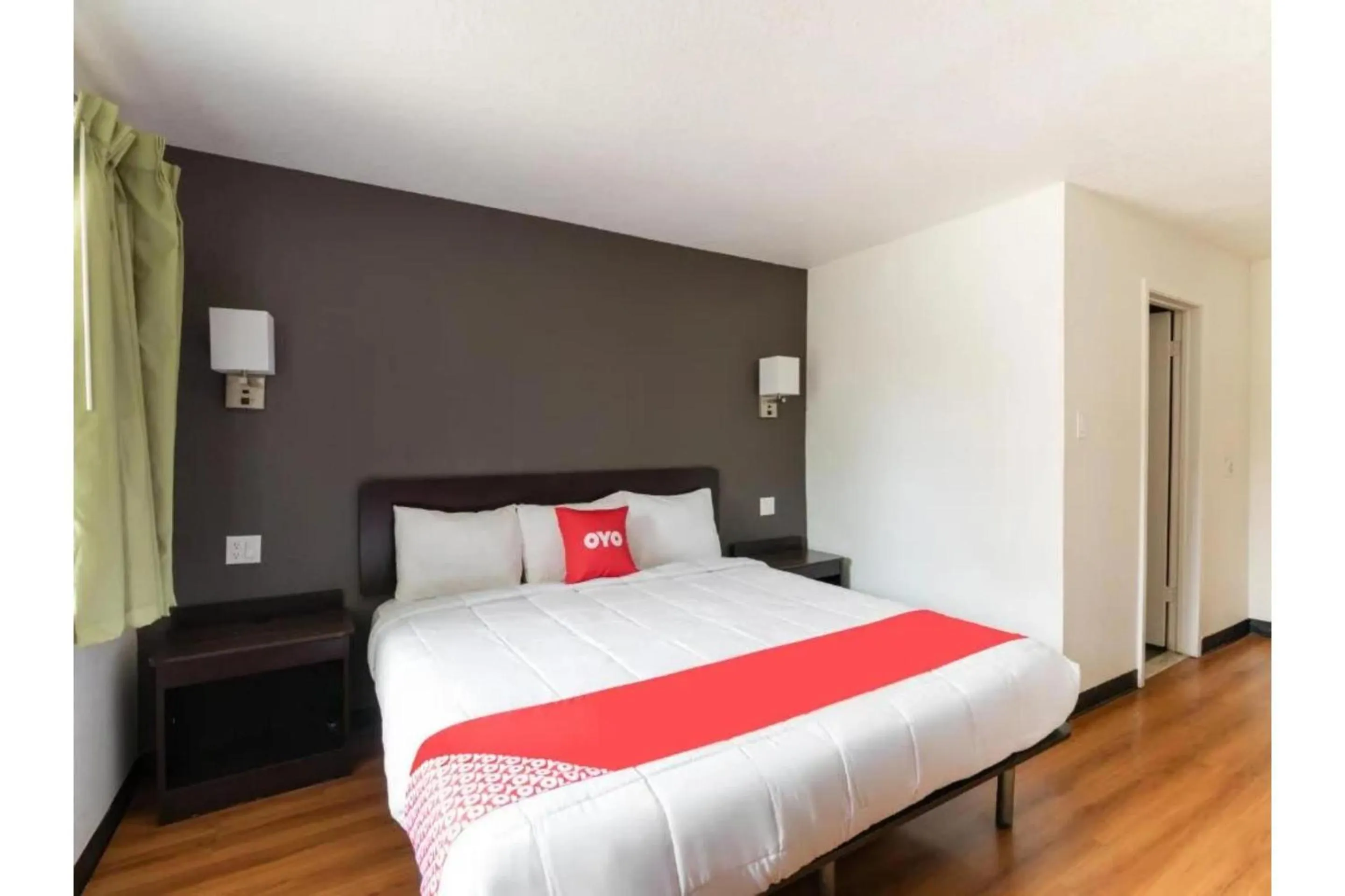 Bedroom, Bed in OYO Hotel Irving DFW Airport North