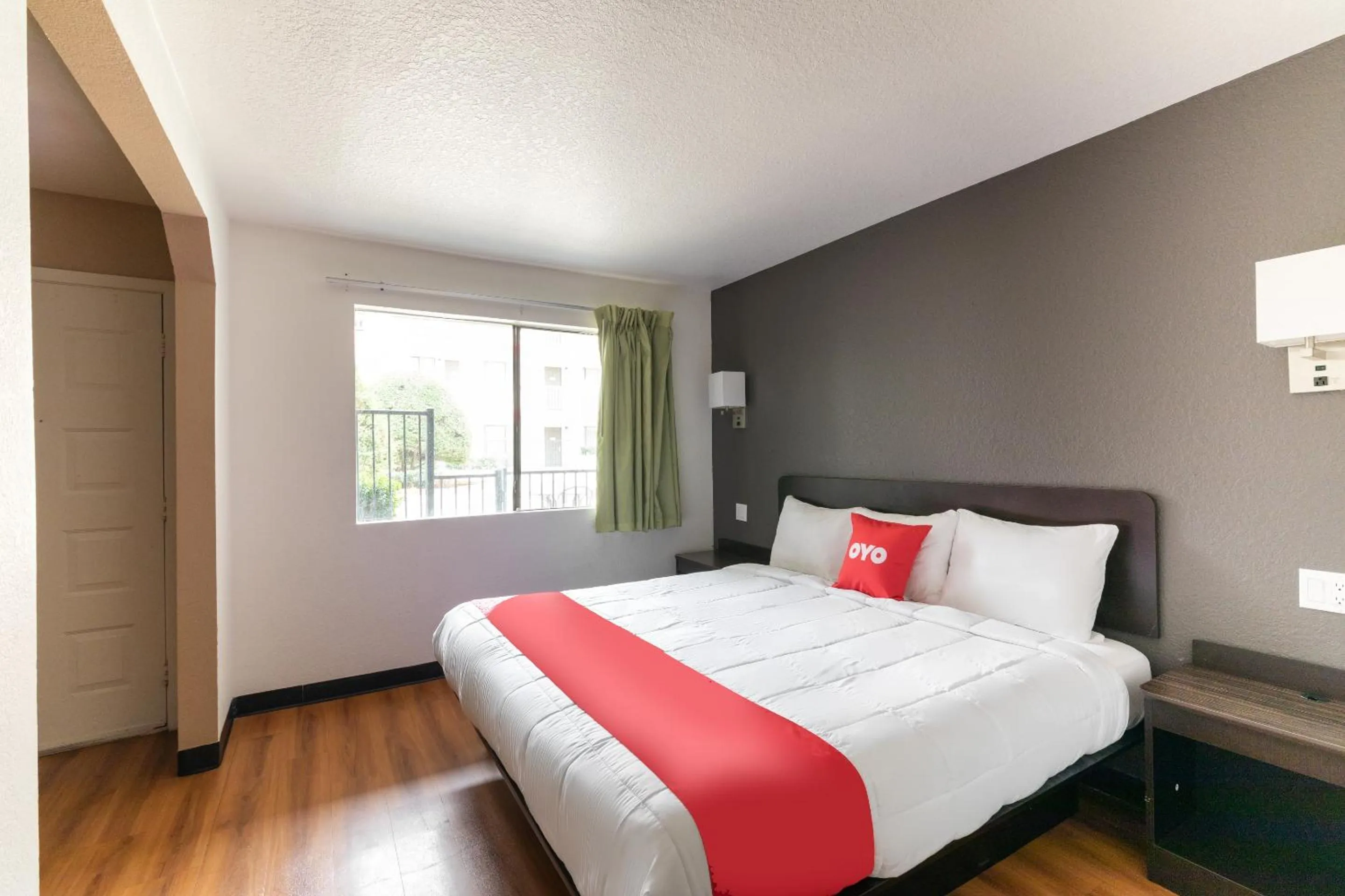 Bedroom, Bed in OYO Hotel Irving DFW Airport North