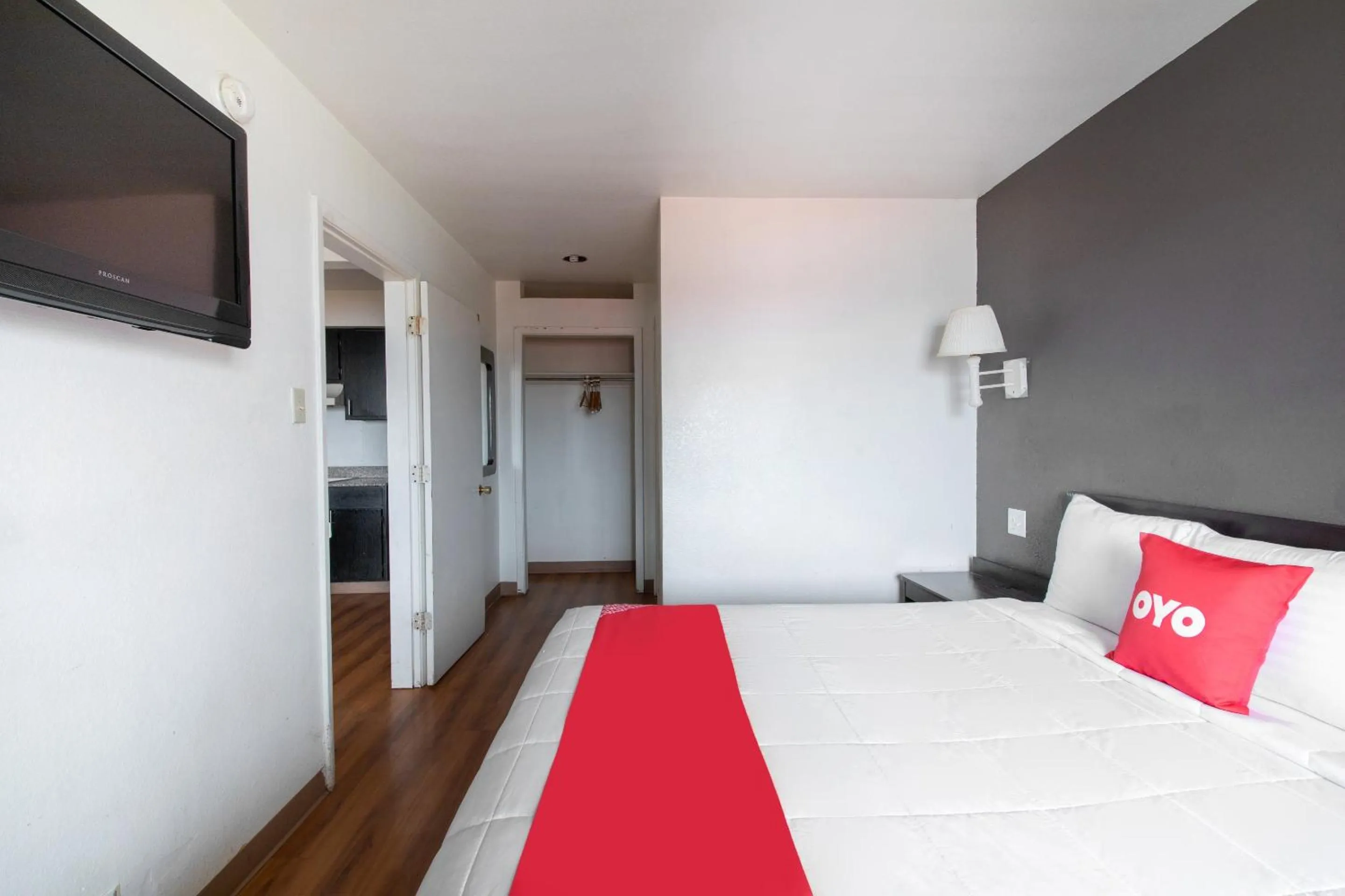 Bedroom, Bed in OYO Hotel Irving DFW Airport North