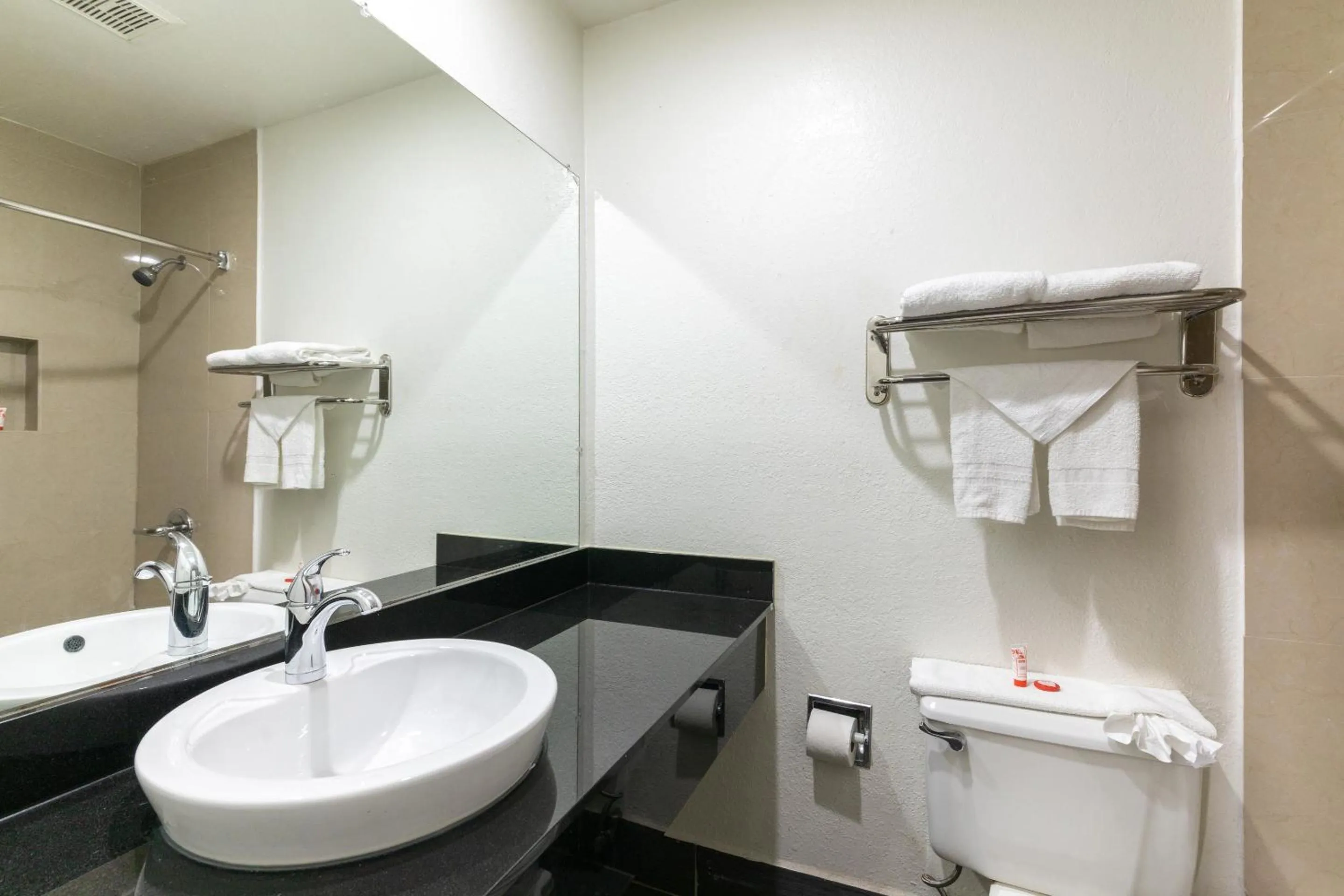 Bathroom in OYO Hotel Irving DFW Airport North