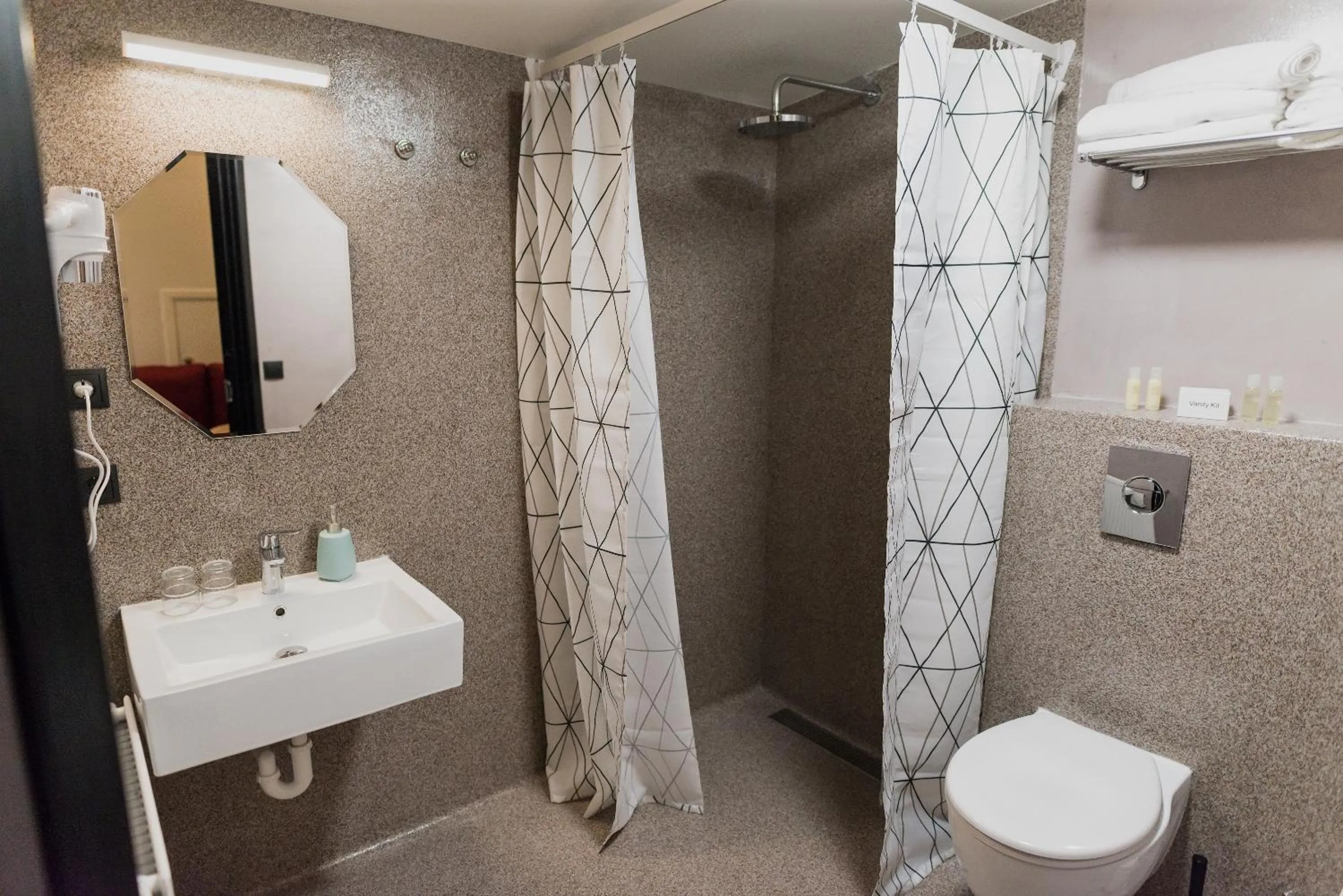 Shower in Hotel Duus by Keflavik Airport