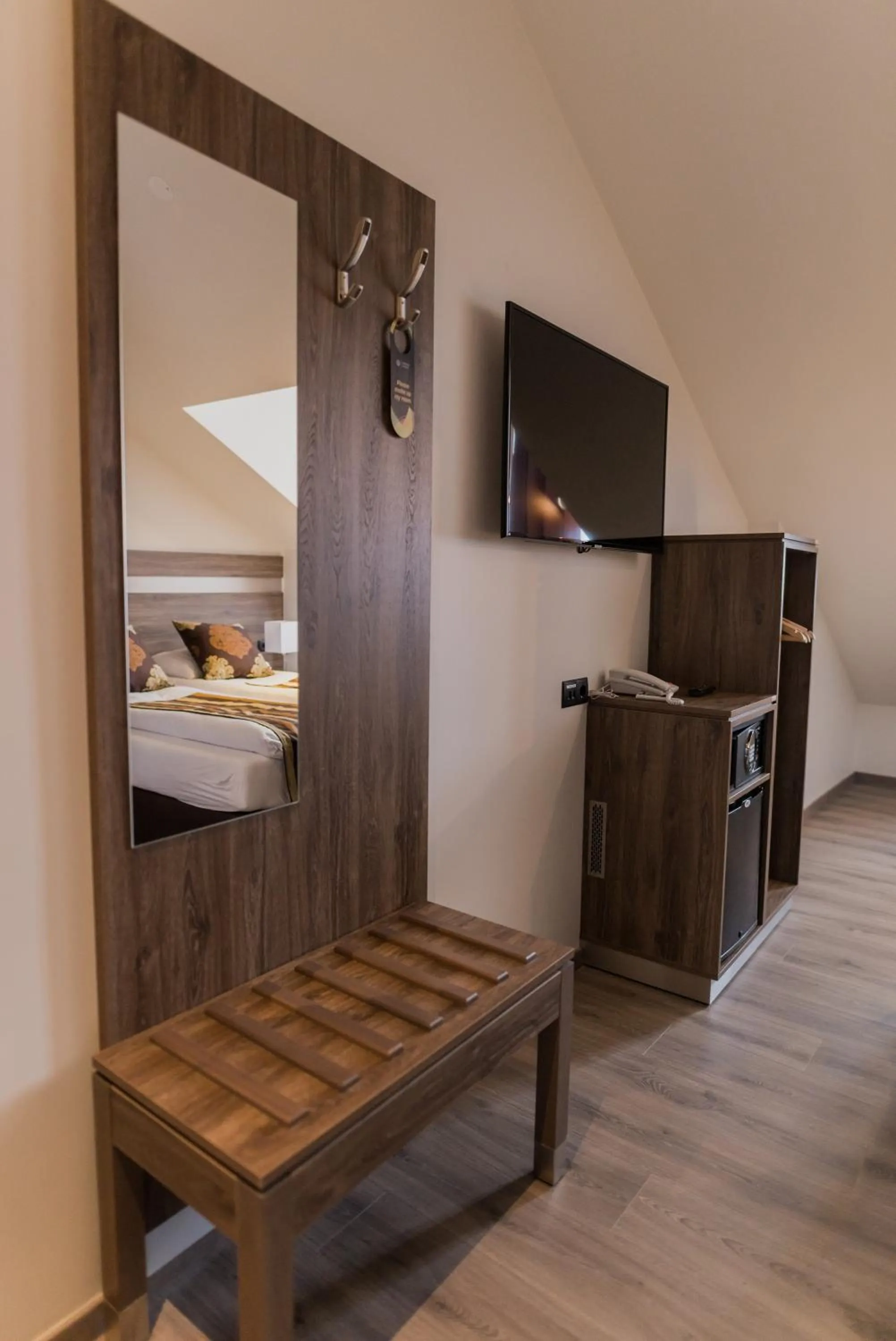 TV and multimedia, Bed in Hotel Duus by Keflavik Airport