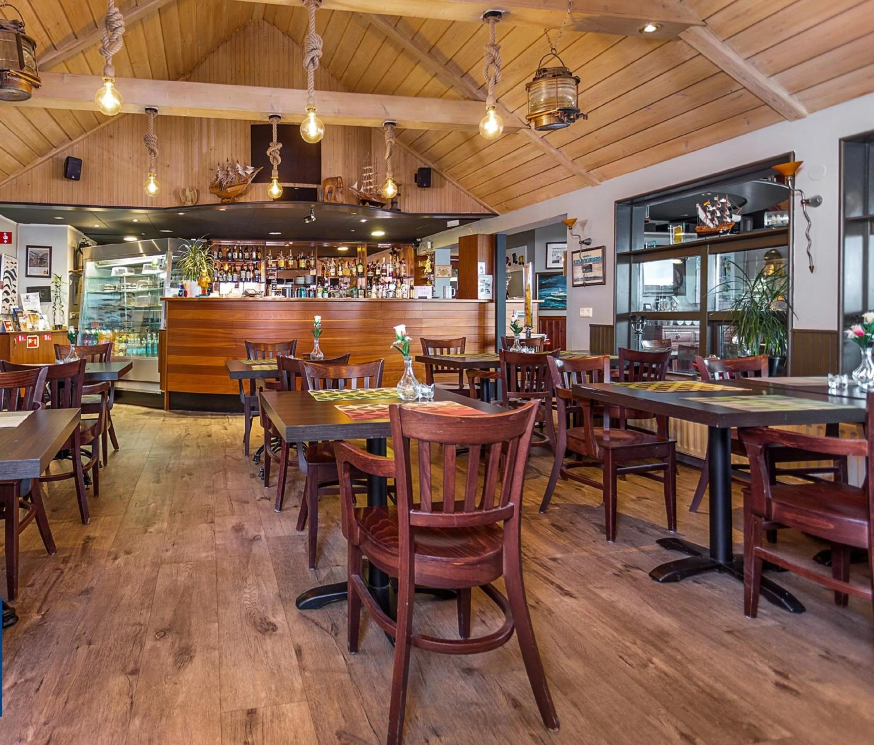 Restaurant/places to eat in Hotel Duus by Keflavik Airport