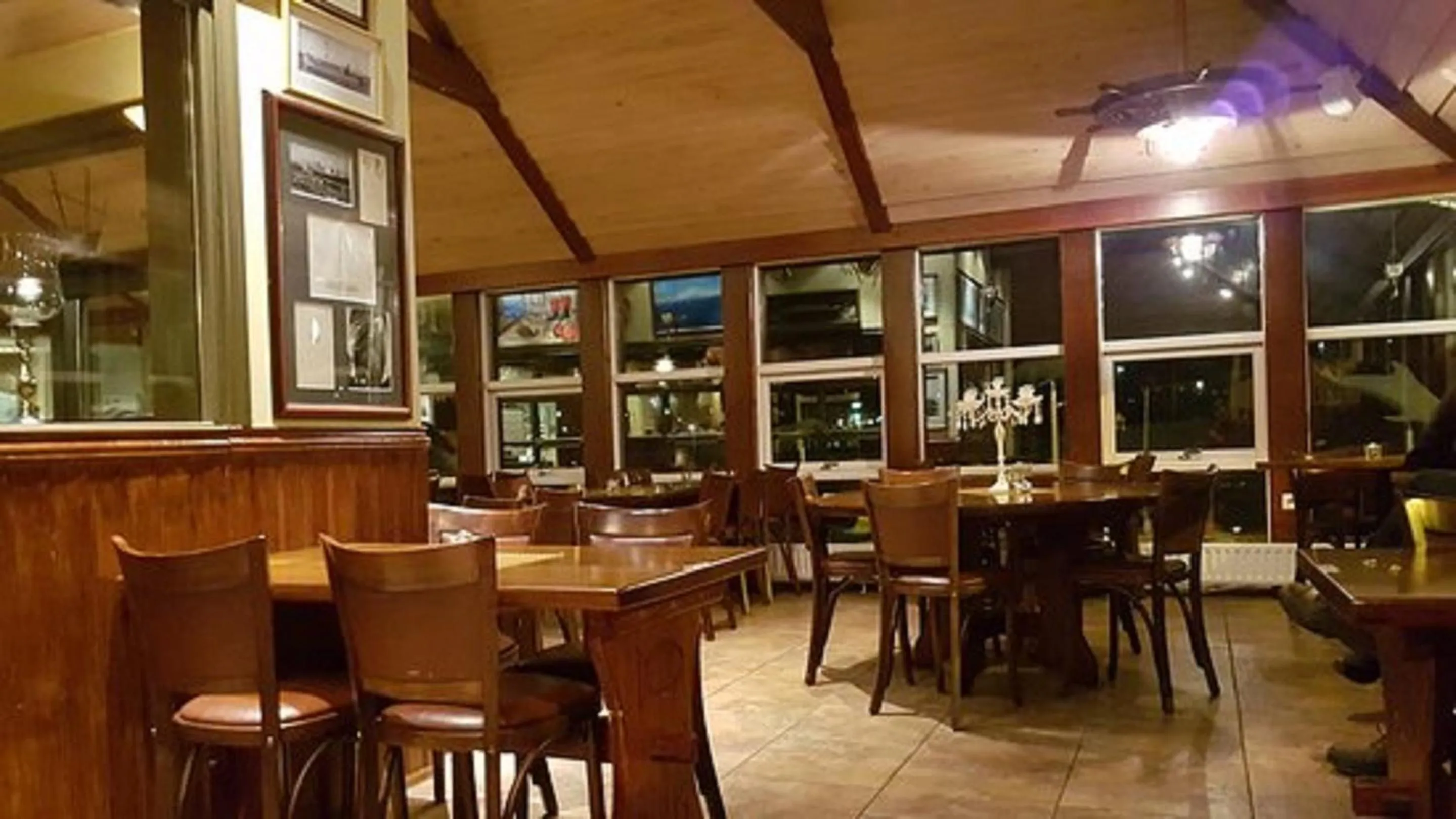 Restaurant/places to eat in Hotel Duus by Keflavik Airport