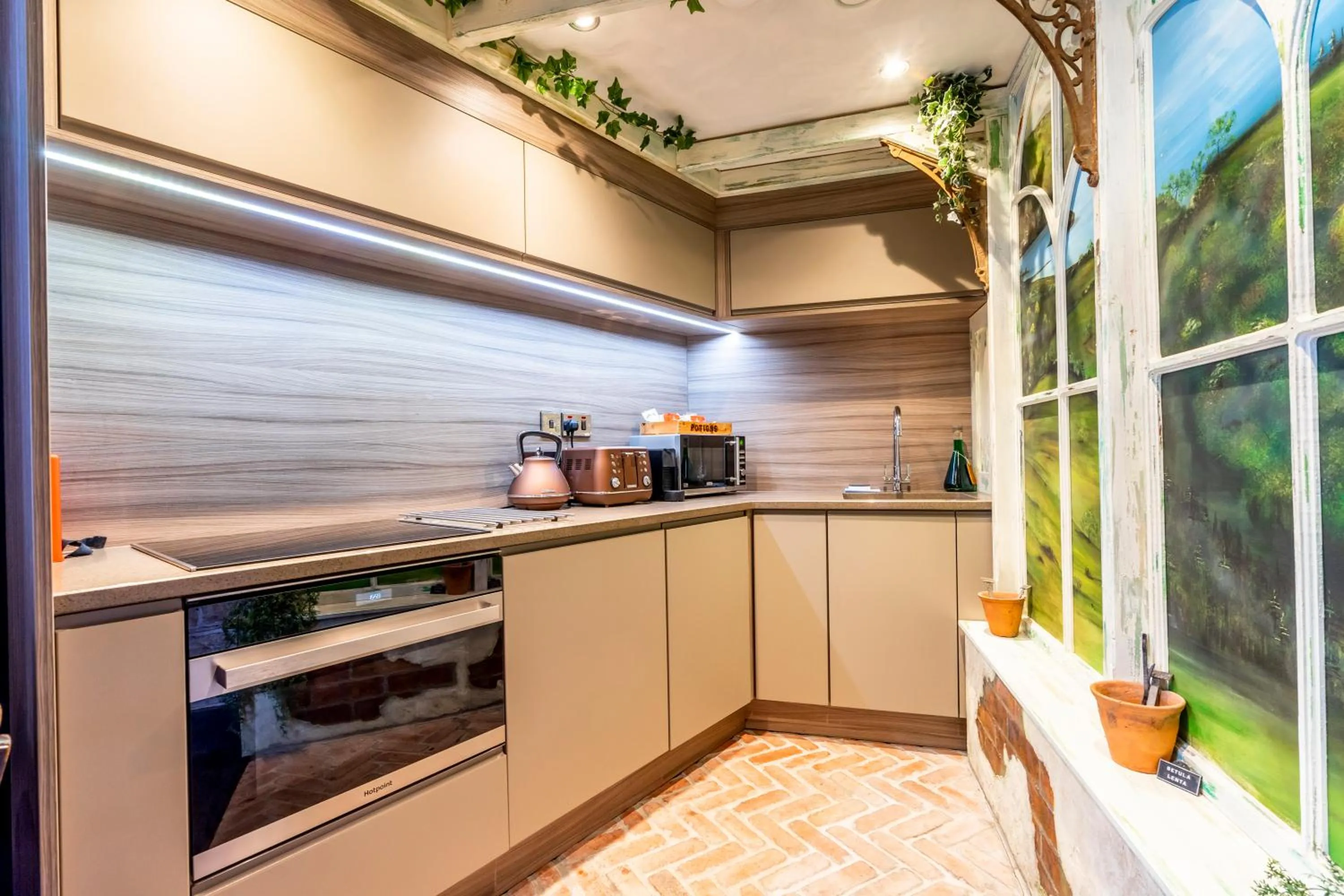 Kitchen or kitchenette in The Enchantment Chamber