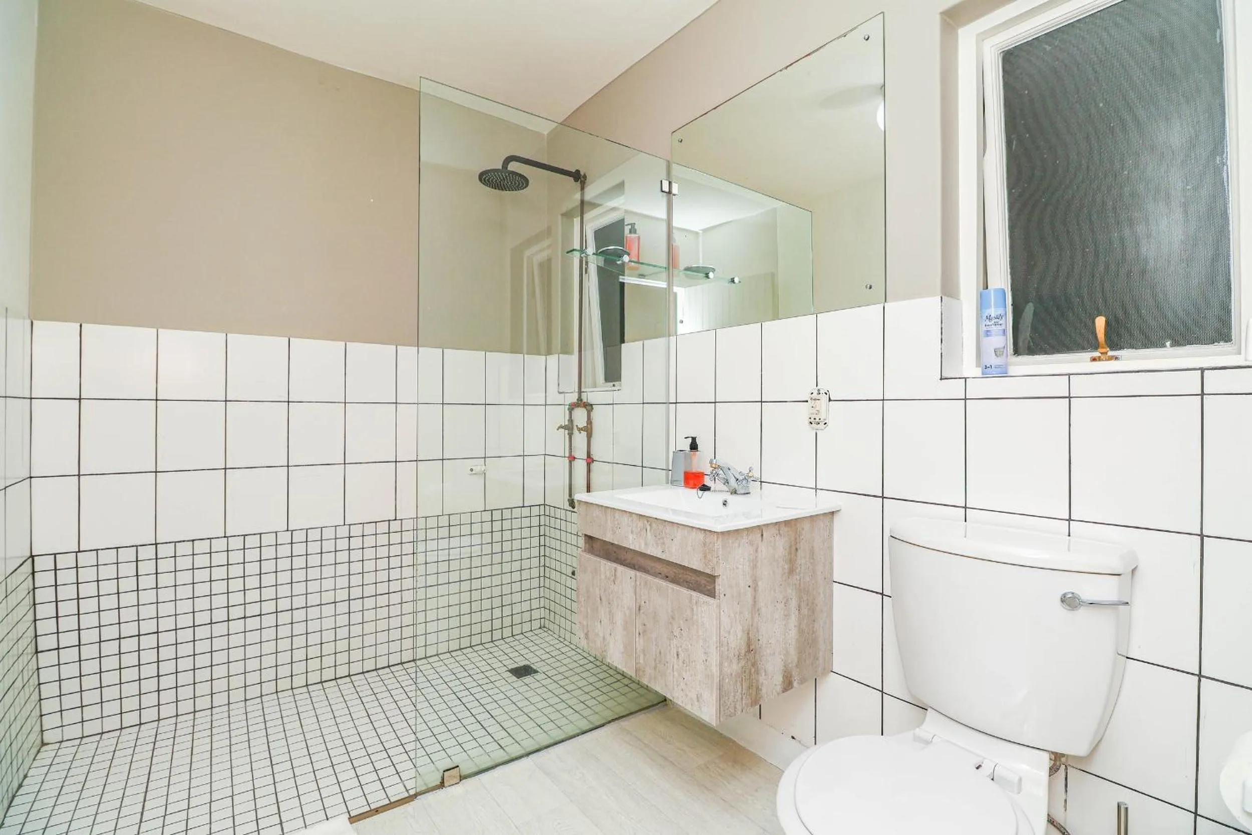 Shower in Glenview Heads Apartments