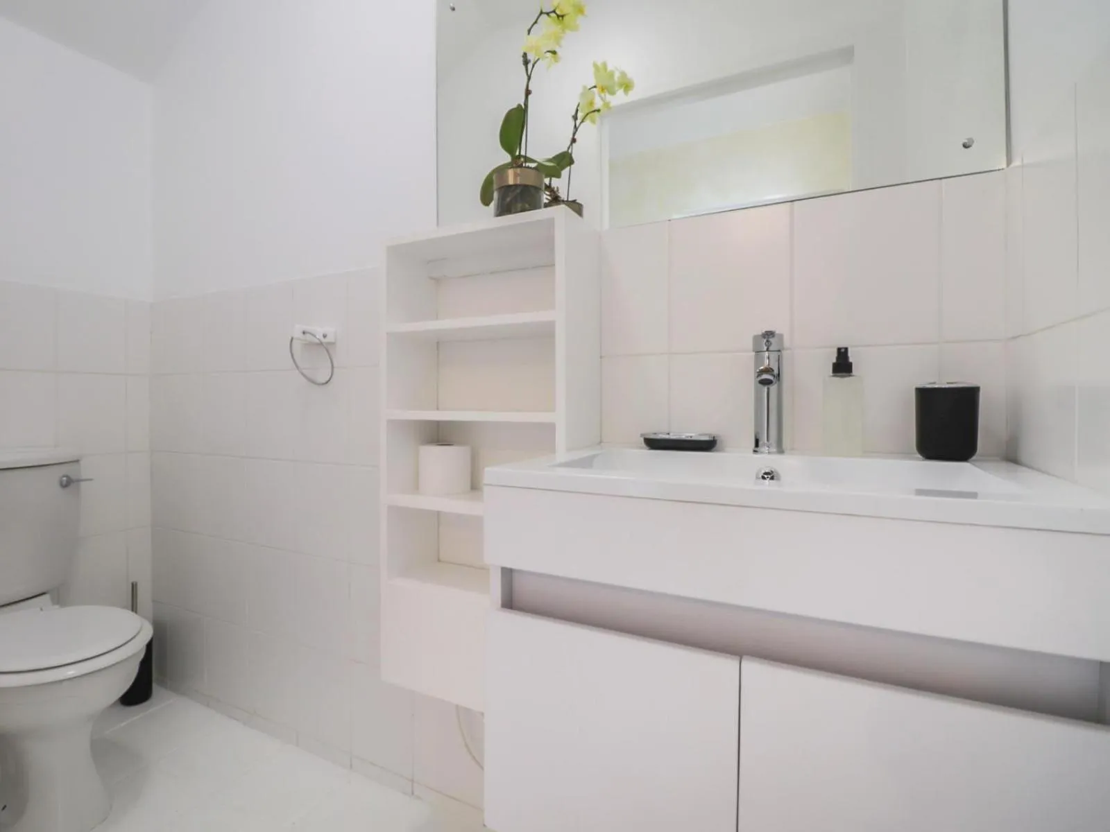 Toilet in Glenview Heads Apartments