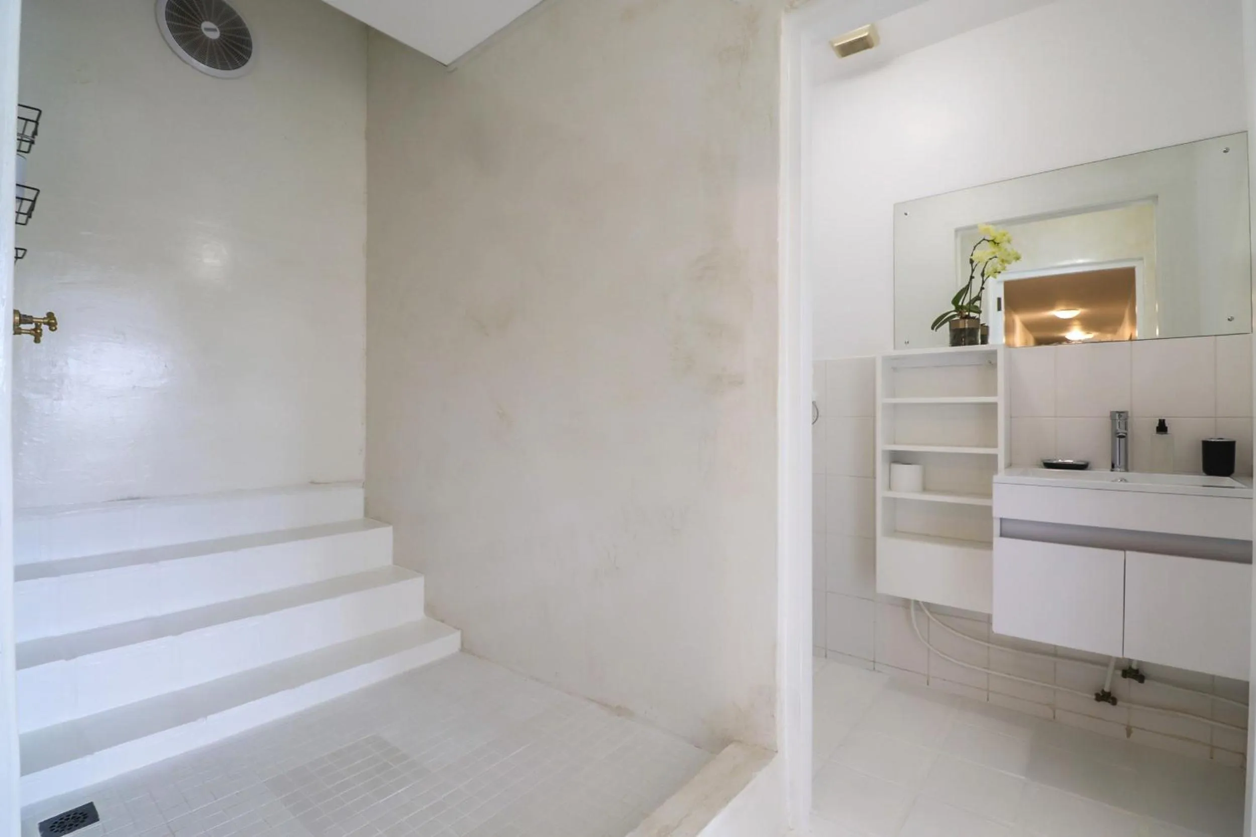 Toilet in Glenview Heads Apartments