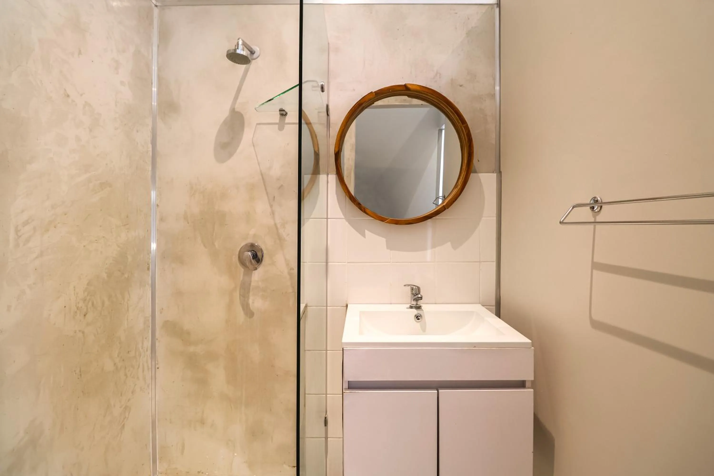 Shower in Glenview Heads Apartments